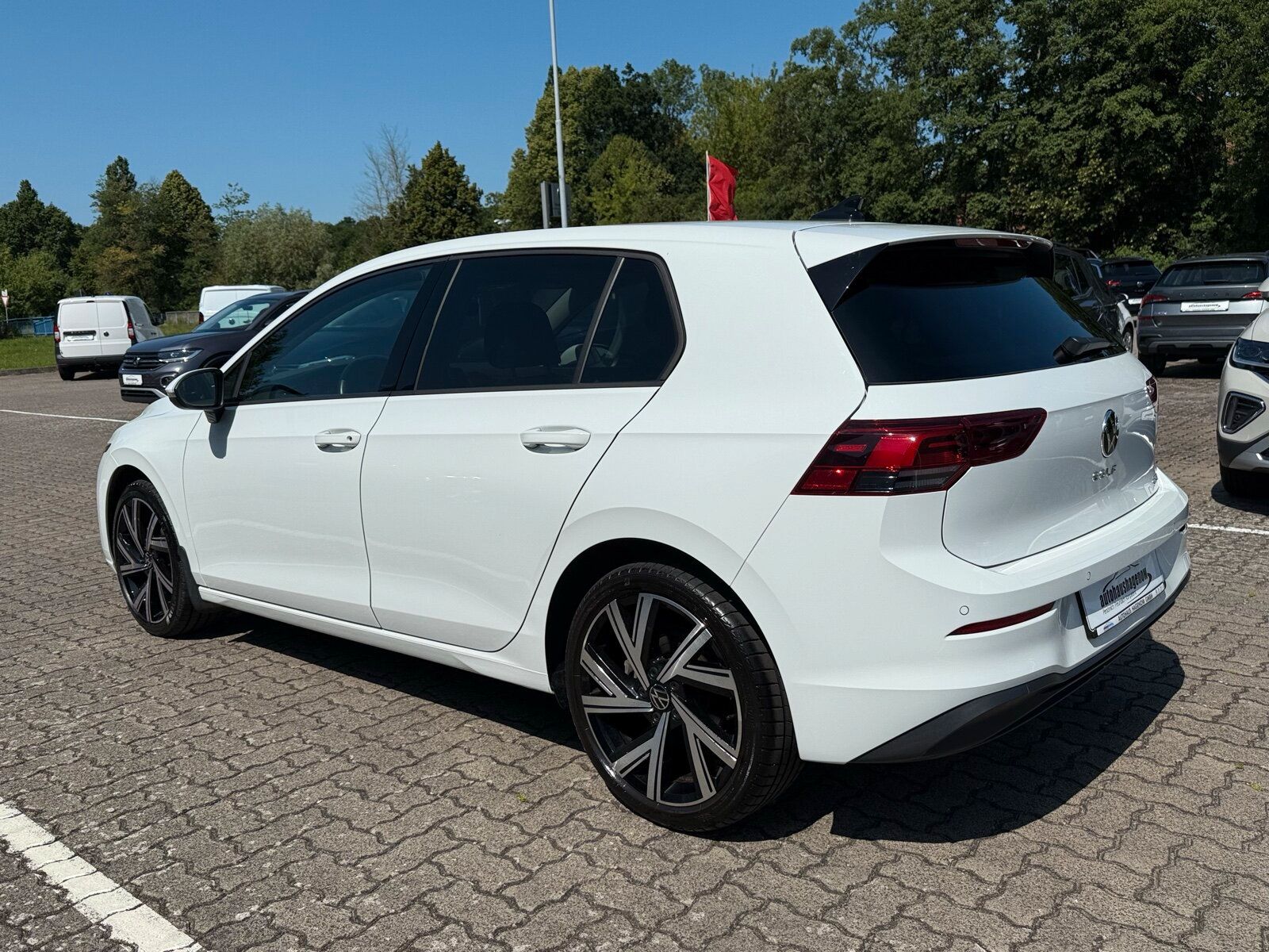 Volkswagen 1.5 eTSI Life - Samsaru's Car Outlet
