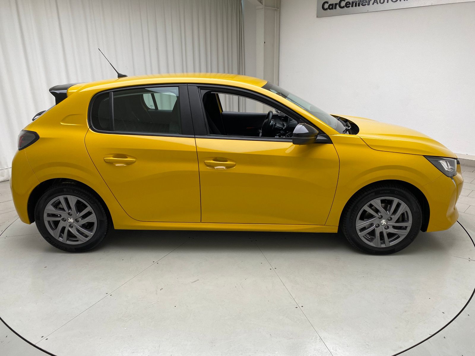 Peugeot 208 Active Pack 1.2 Automatik - Samsaru's Car Outlet