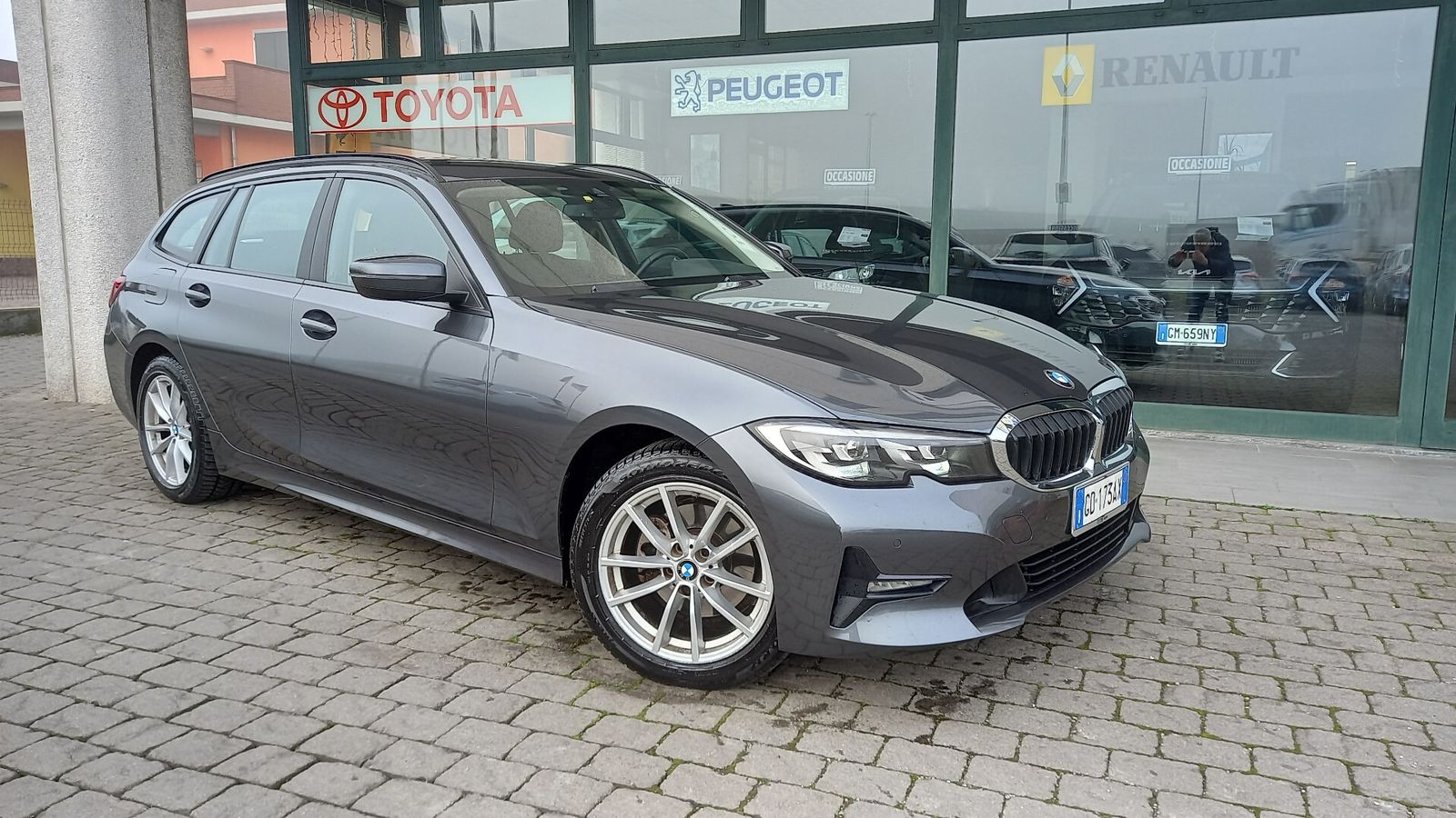 BMW 320 320d xDrive Touring Business Advanta - Samsaru's Car Outlet