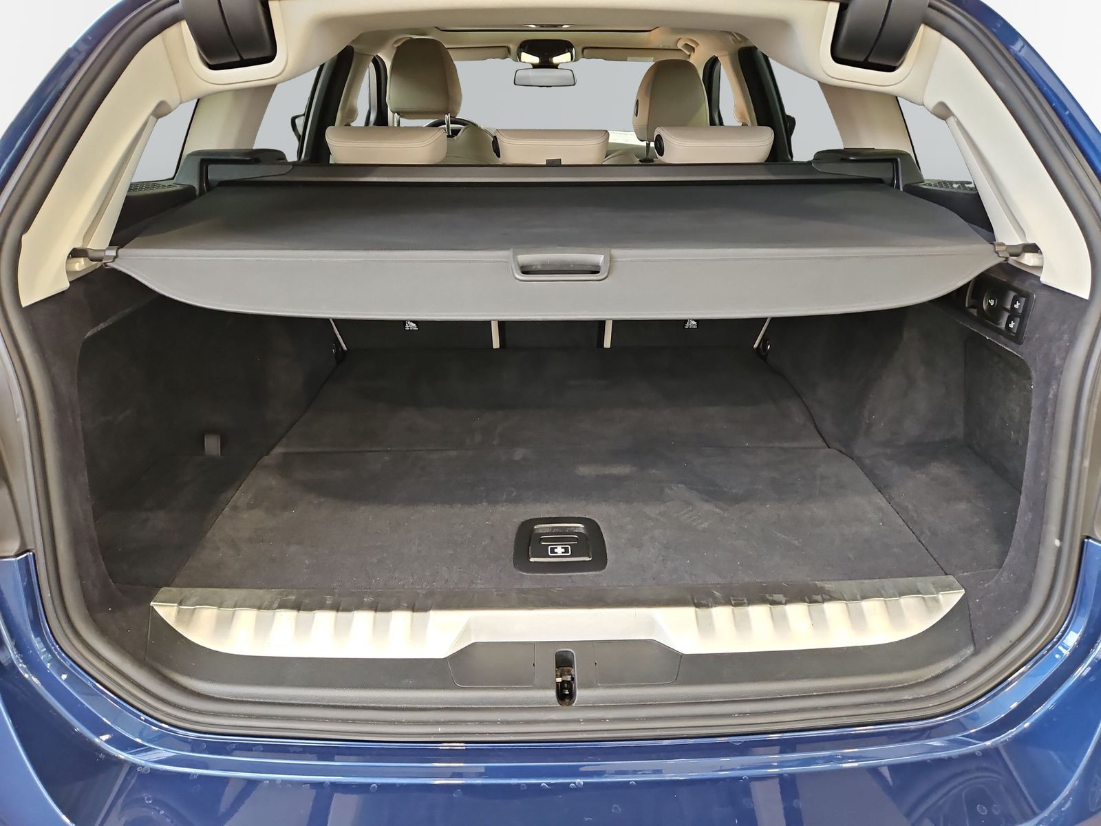 BMW 330e xDrive Touring LuxuryLine - Samsaru's Car Outlet