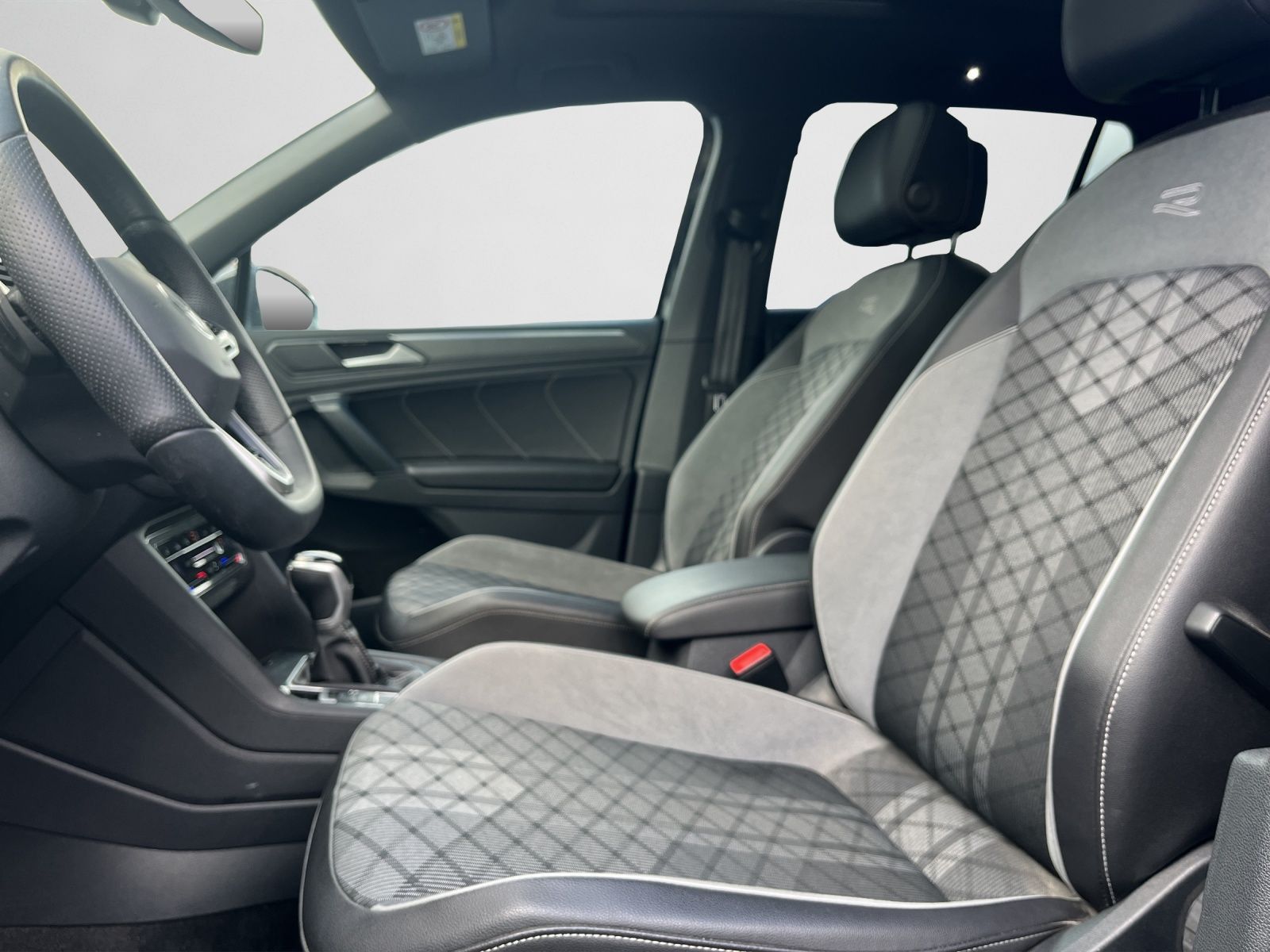 Volkswagen Tiguan R-Line 2,0 TDI 4MOTION 7-Gang-DSG | 360°