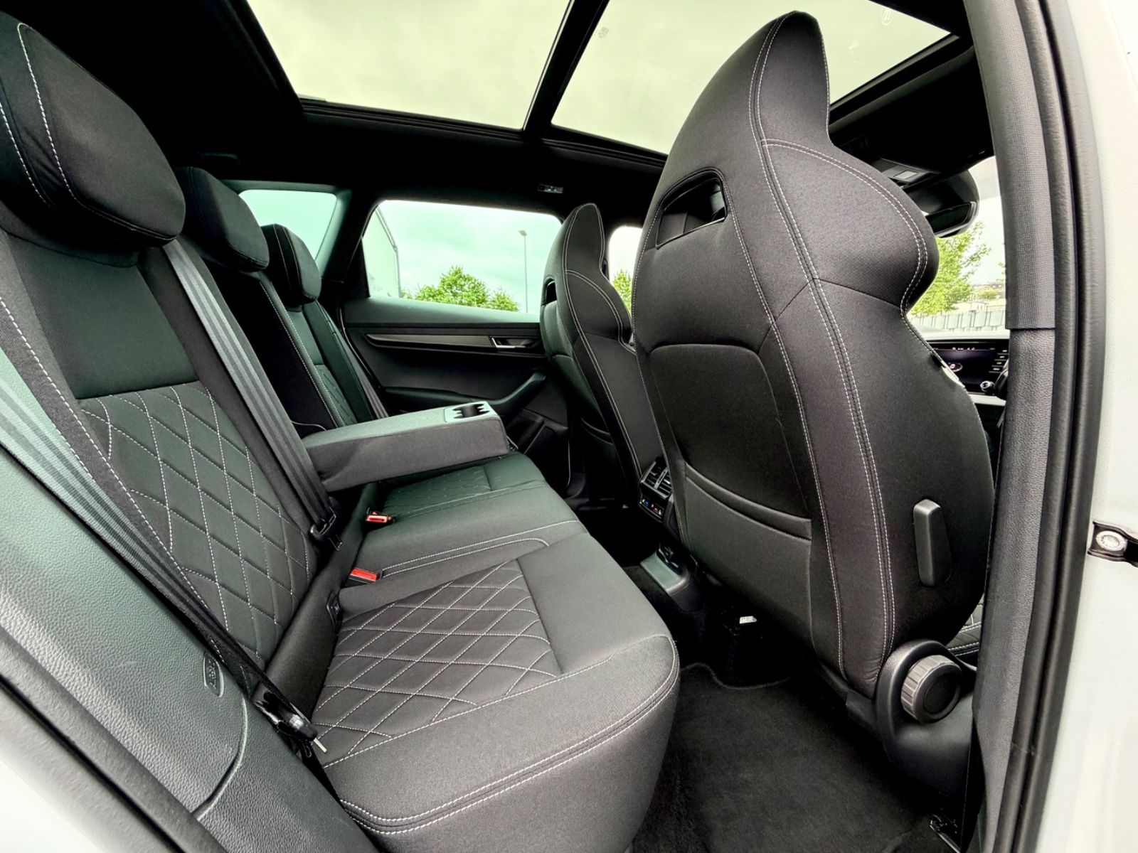 Skoda Karoq Sportline 2.0 TSI DSG 4x4/PANO/LED/ACC/AHK