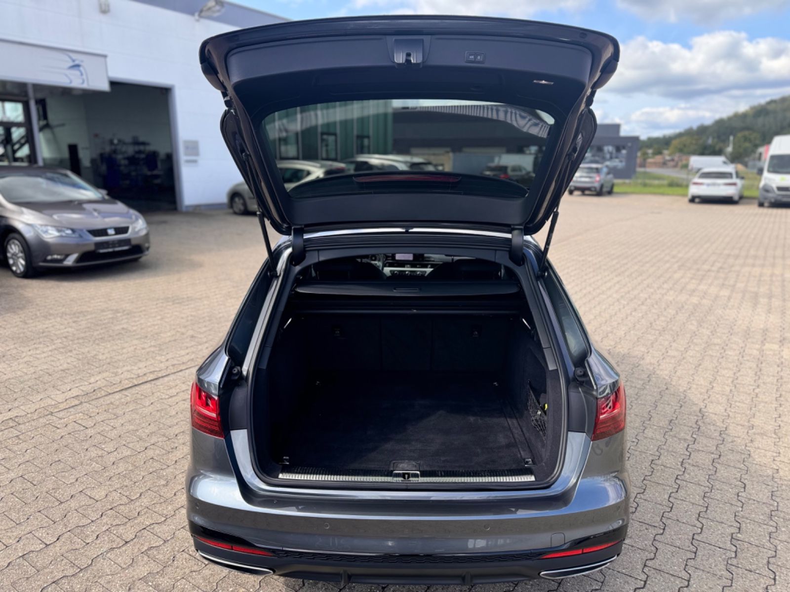 Audi A4 Avant 35 TDI S line - Samsaru's Car Outlet