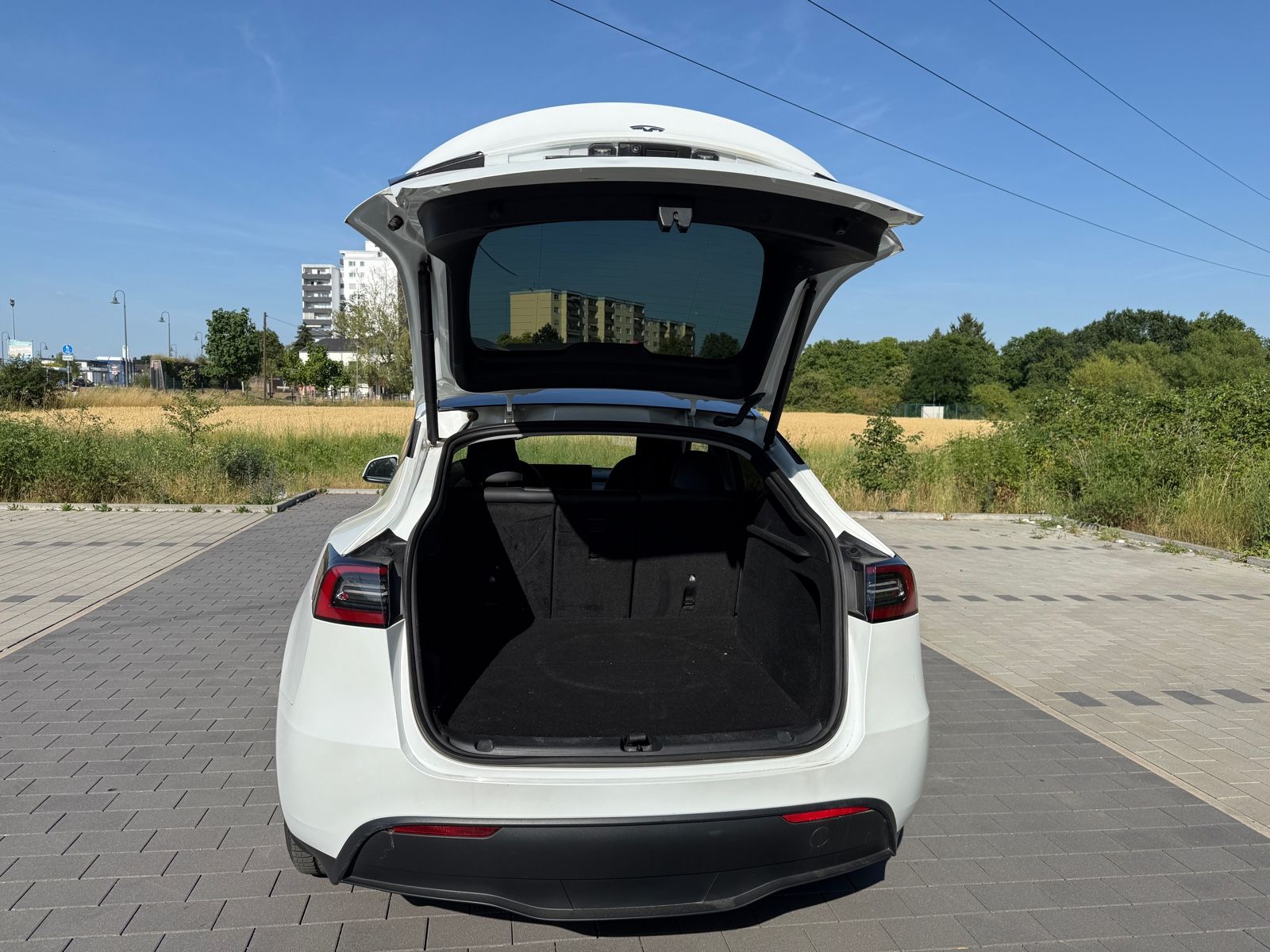 Tesla Model Y Long Range Dual AWD 8-fach bereift HW3