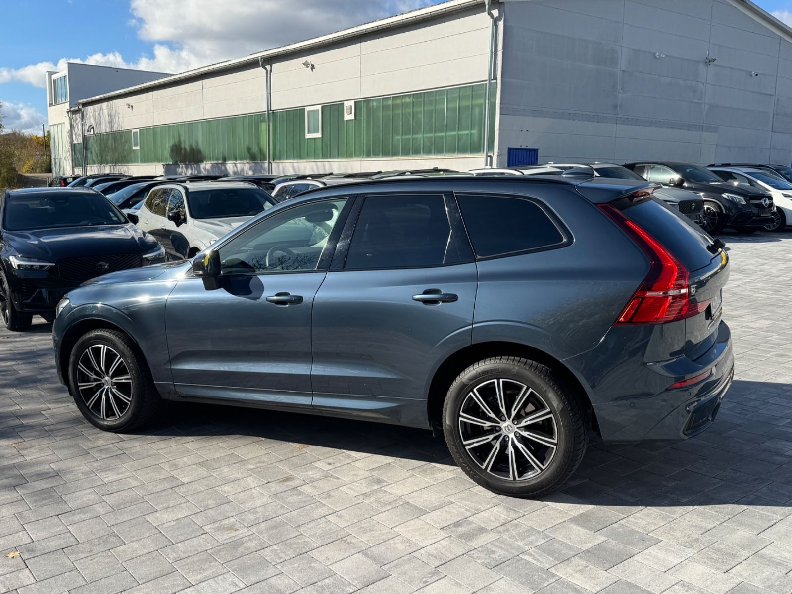 Volvo XC60 B4 PLUS DARK +PANO+GOOGLE+AHK+STANDHZG+1.HD