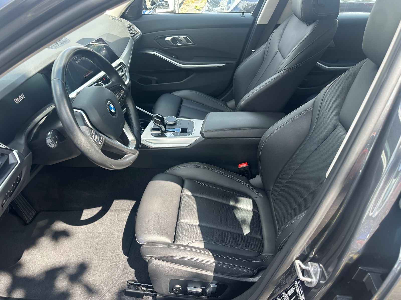 BMW 320 d Sport Line - Samsaru's Car Outlet