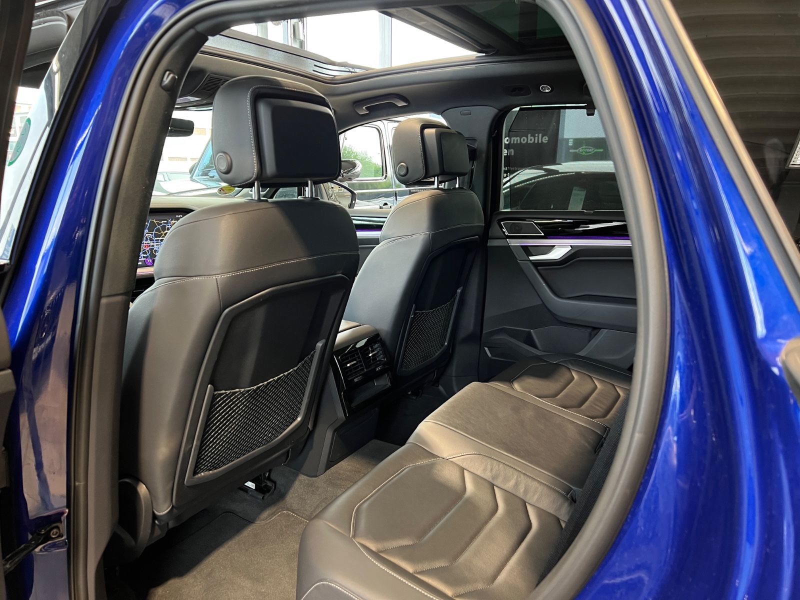 Volkswagen Touareg R-Line 4Motion - Samsaru's Car Outlet