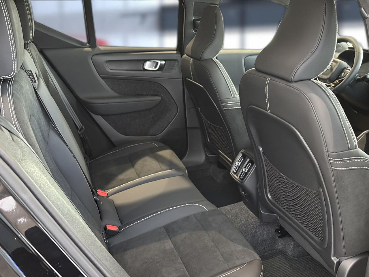 Volvo XC 40 Plus Black Edition 2WD Bluetooth LED Klima