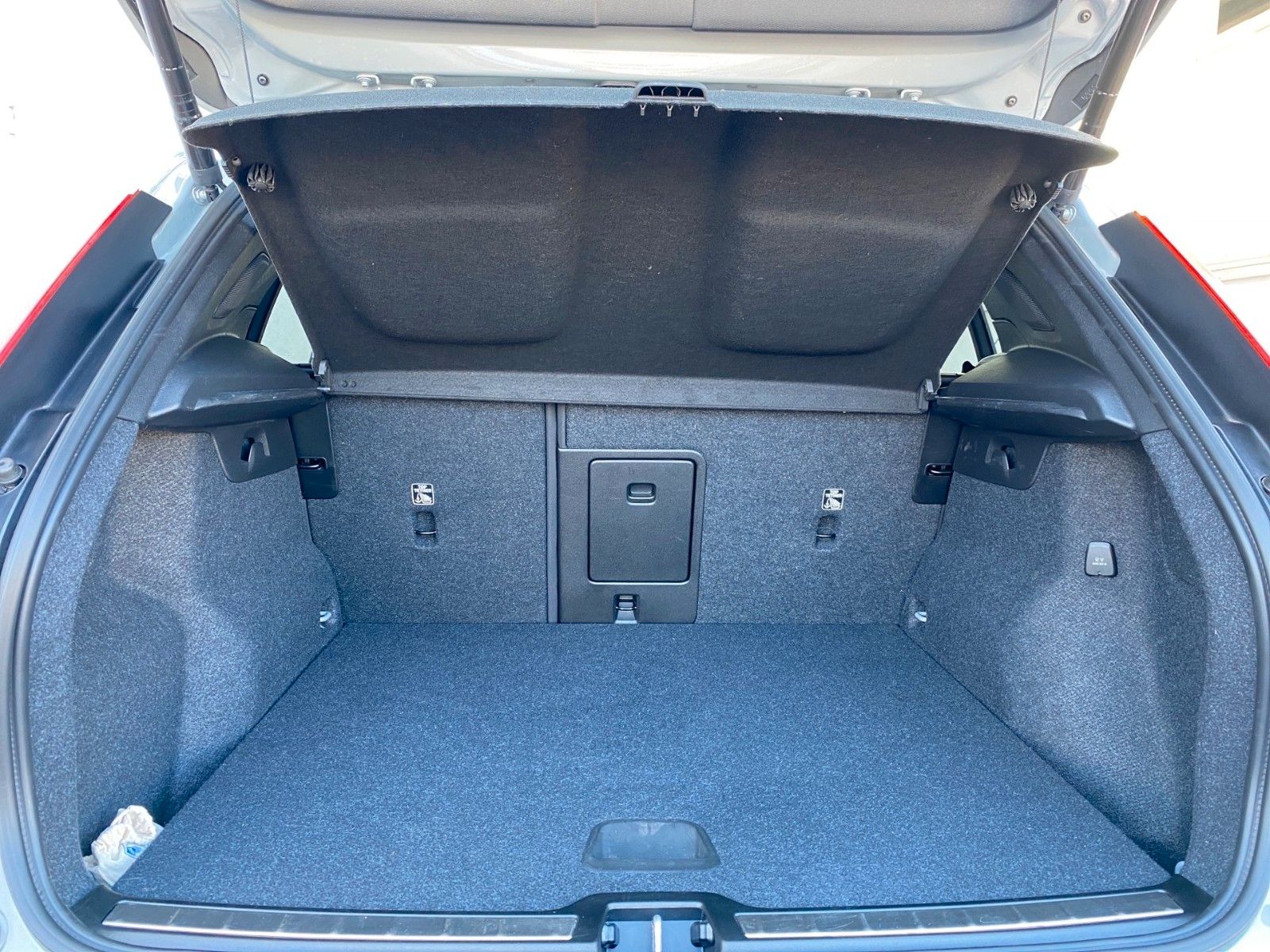 Volvo XC40 Recharge - Samsaru's Car Outlet