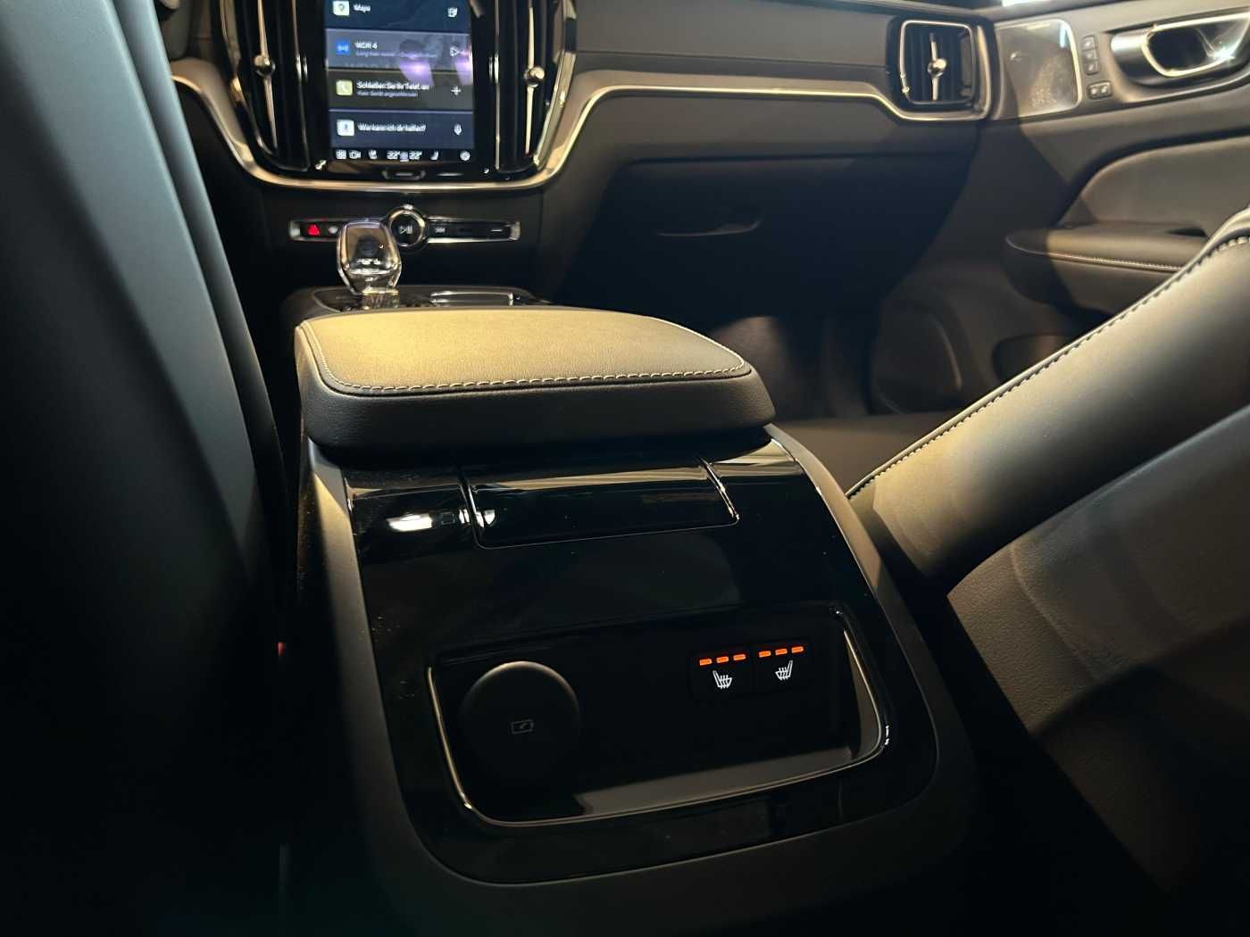 Volvo S60 Plug-In-Hybrid T8 AWD Ultimate Dark, Pano, B