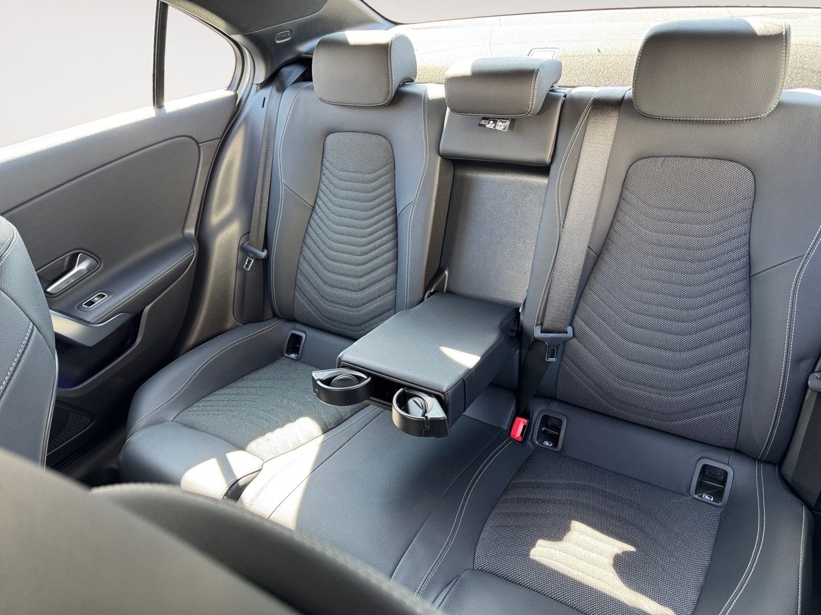 Mercedes-Benz A 180 AMG-Line - Samsaru's Car Outlet