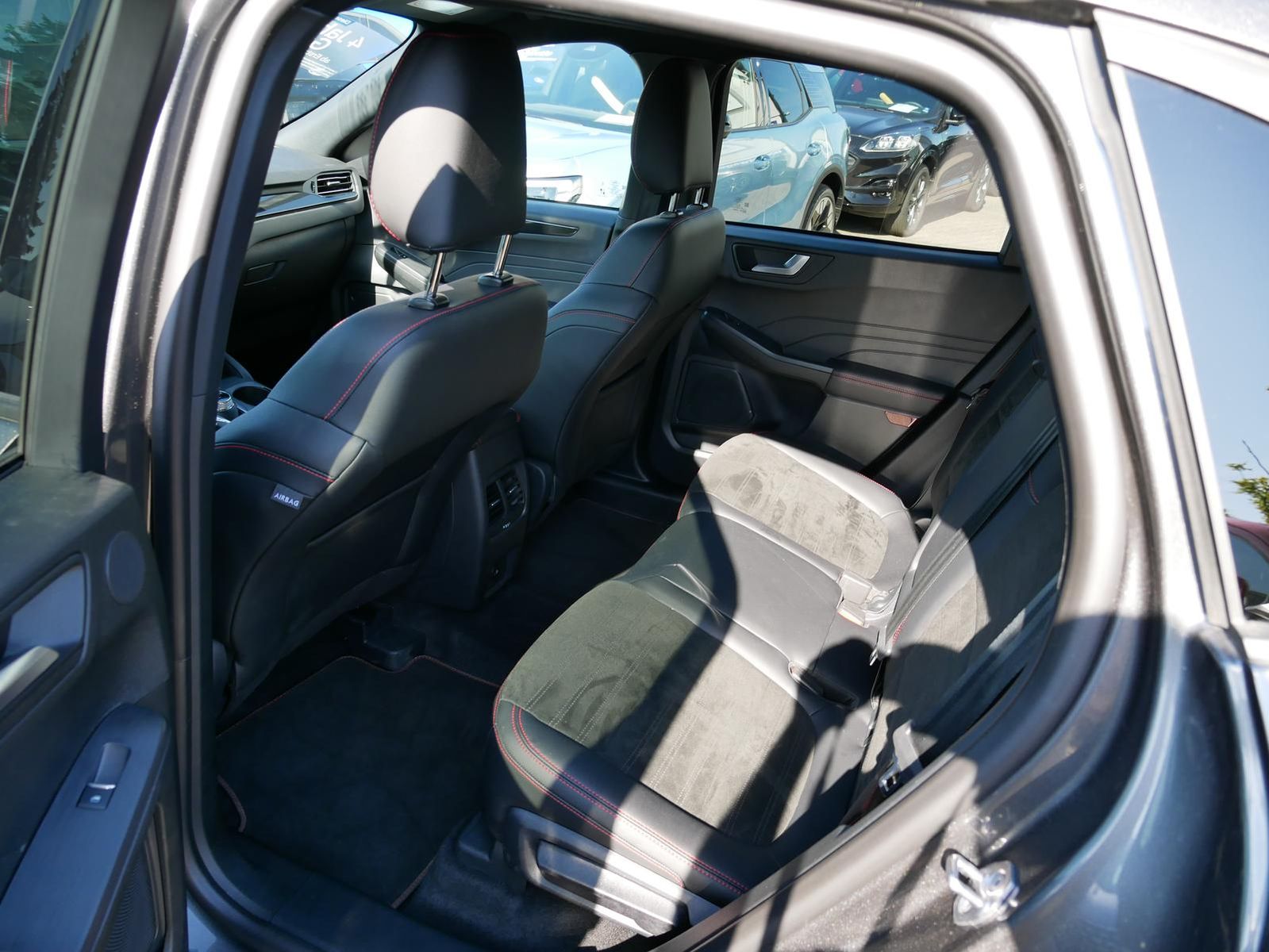 Ford Kuga Plug-In Hybrid ST-Line X - Samsaru's Car Outlet
