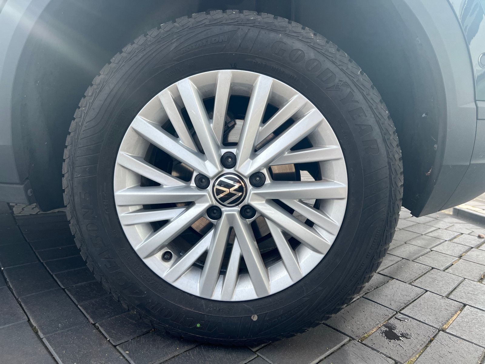 Volkswagen T-Roc Life TSI - Samsaru's Car Outlet