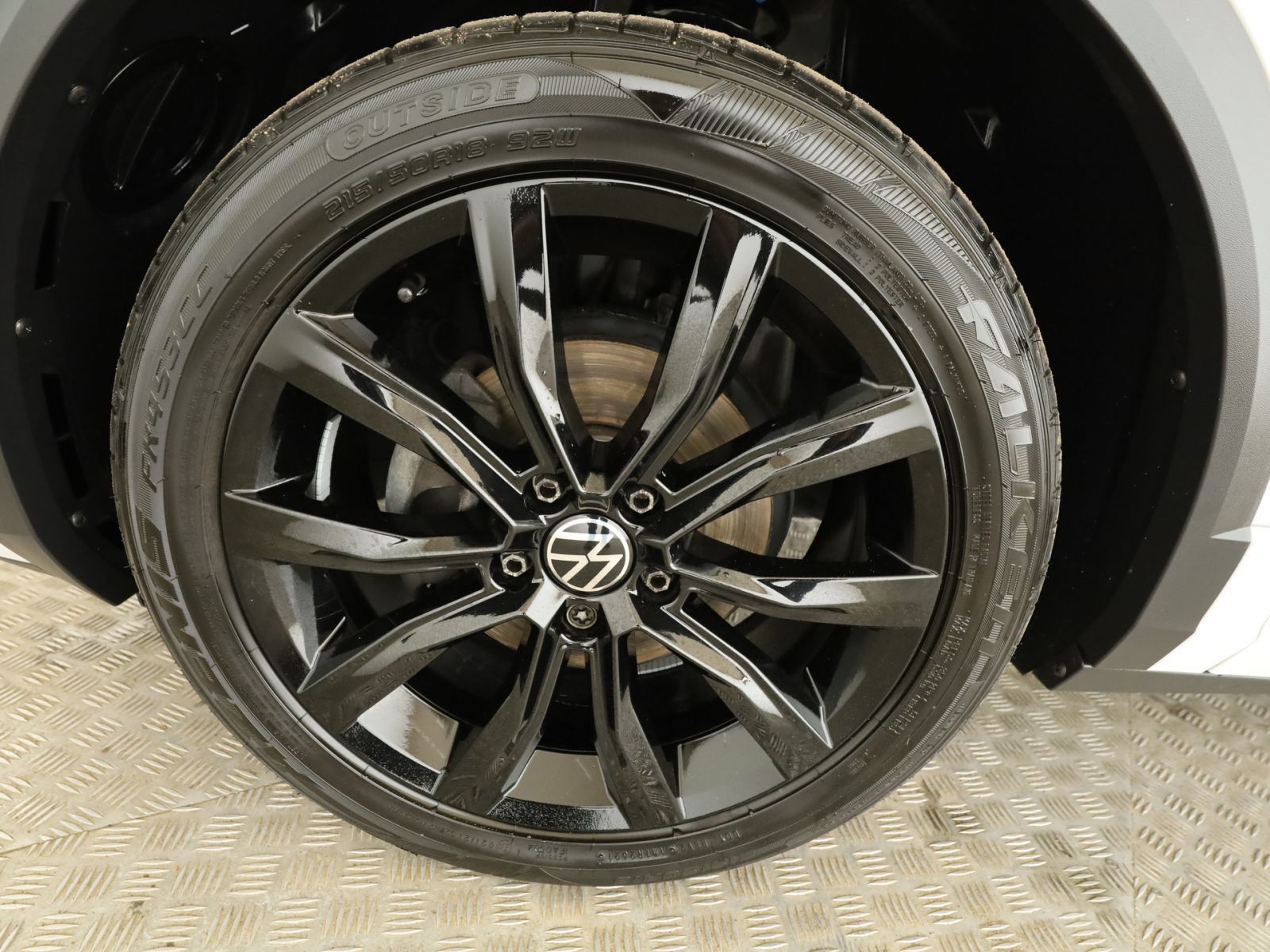 Volkswagen T-Roc 1.5 TSI R-Line - Samsaru's Car Outlet