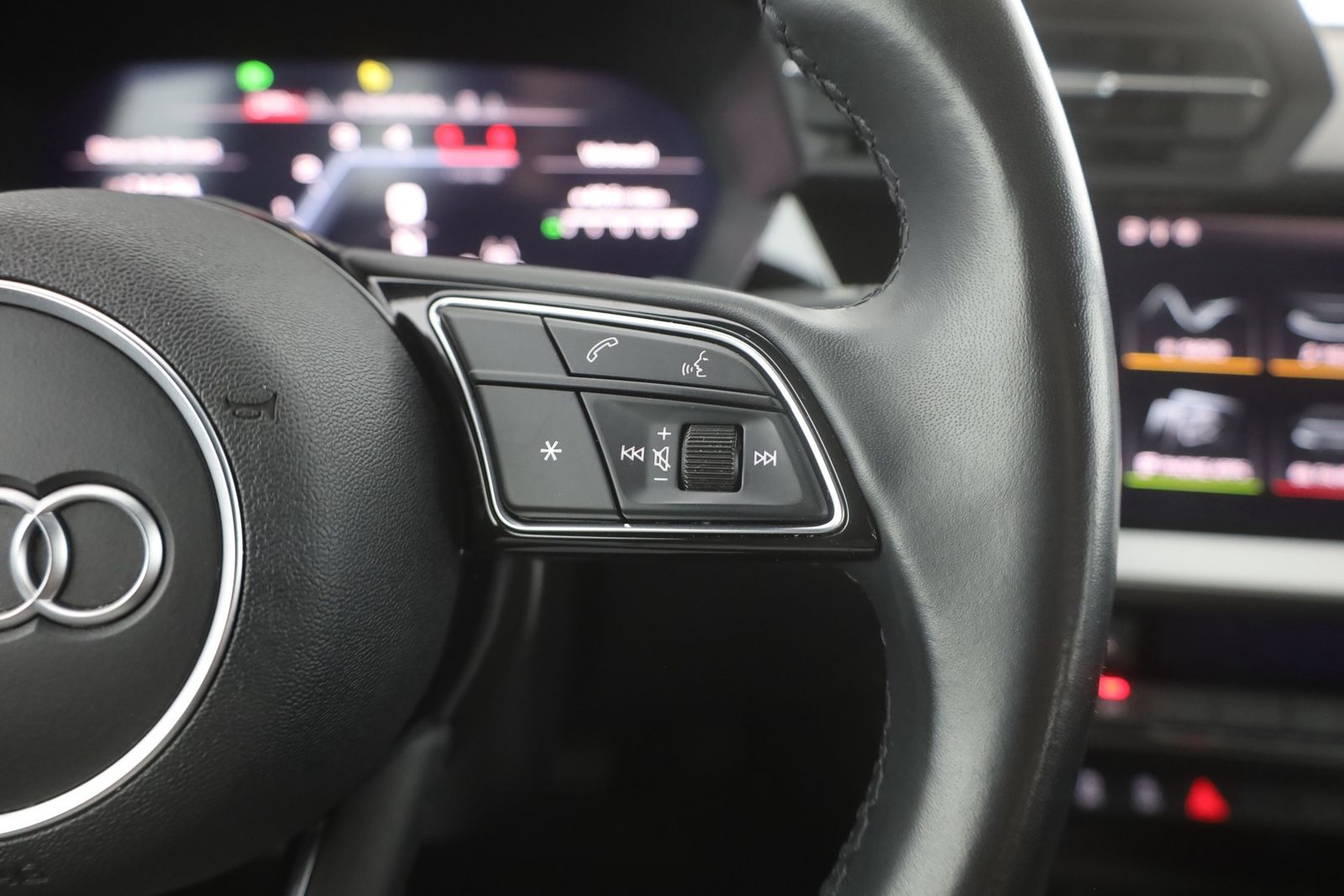 Audi A3 35 TDI Limousine LED Navi Sitzheizung DAB AHK