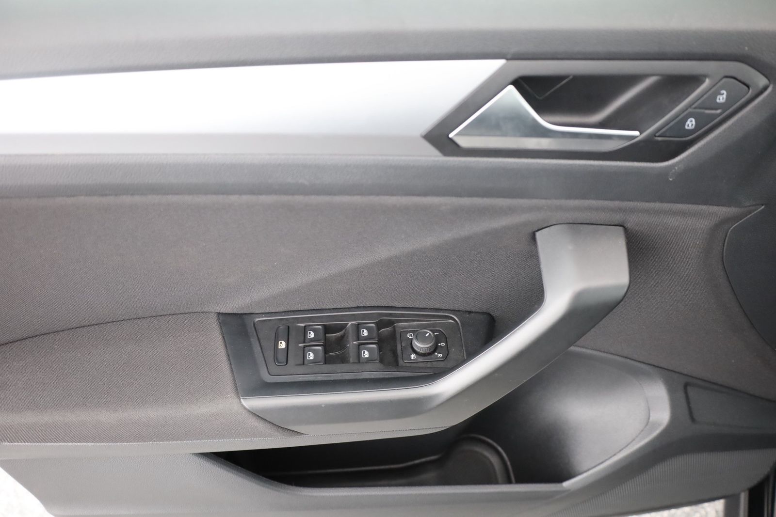 Volkswagen T-Roc 1.5 TSI DSG - Samsaru's Car Outlet