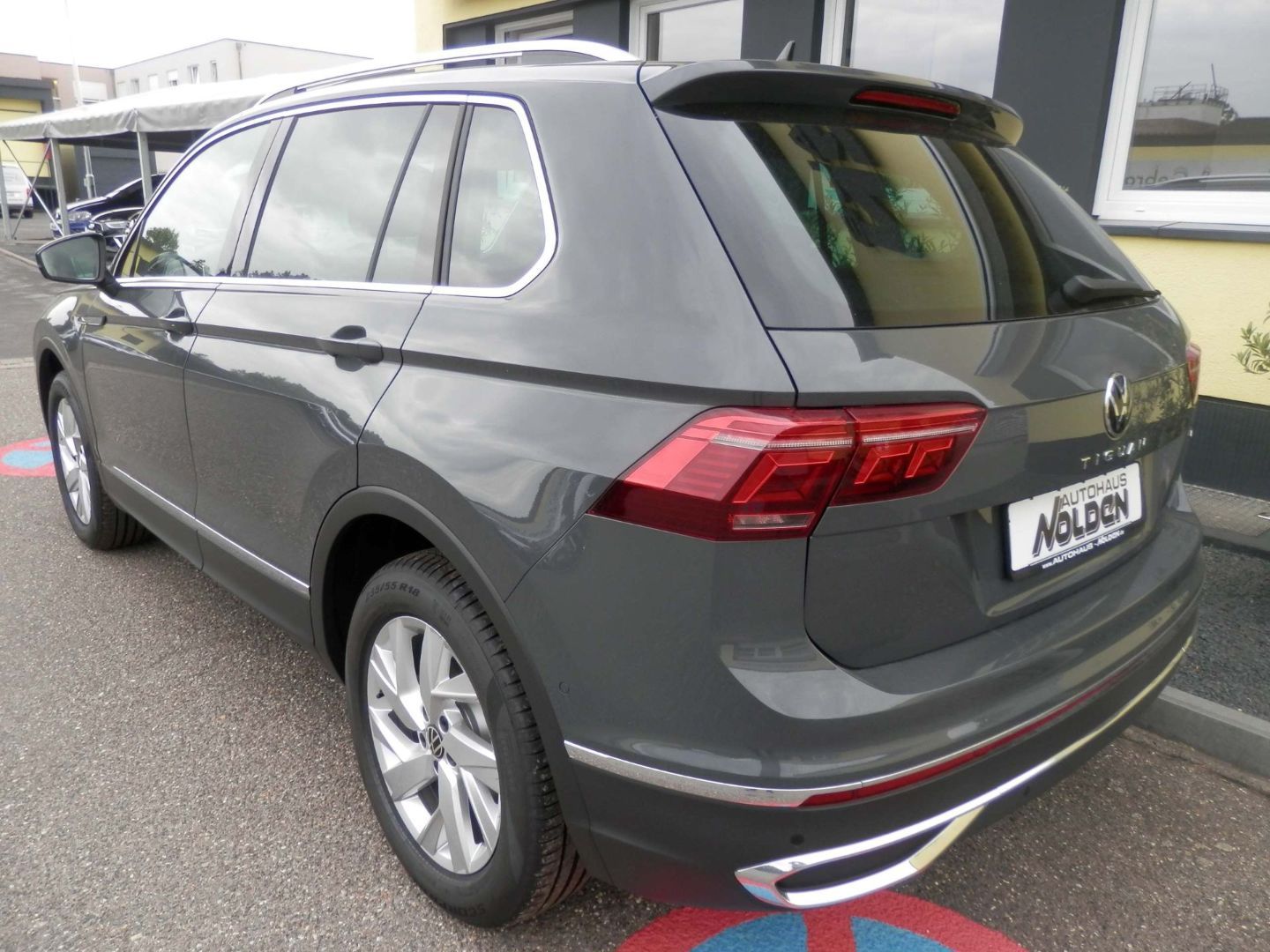 Volkswagen Tiguan Elegance - Samsaru's Car Outlet