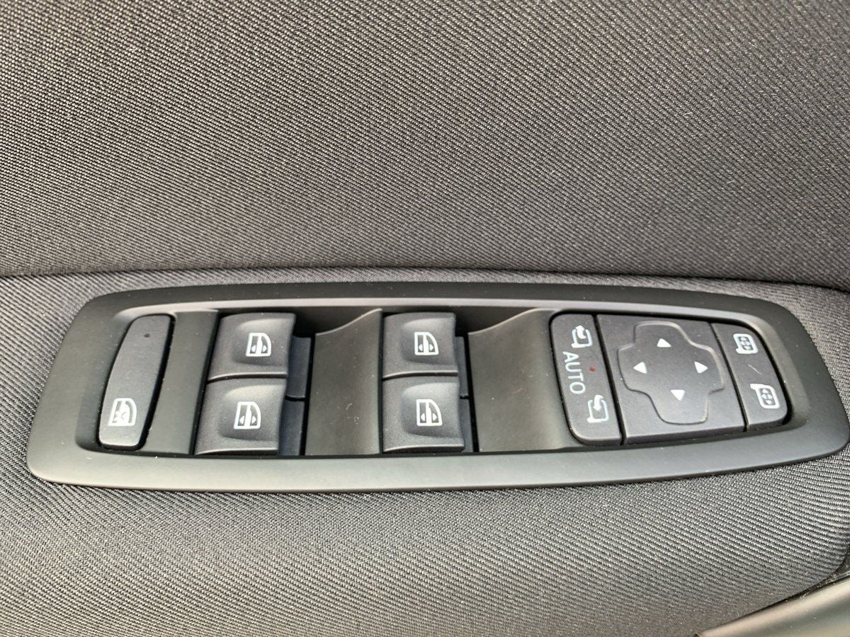 Renault Megane Grandtour ZEN E-TECH Plug-in - Samsaru's Car Outlet