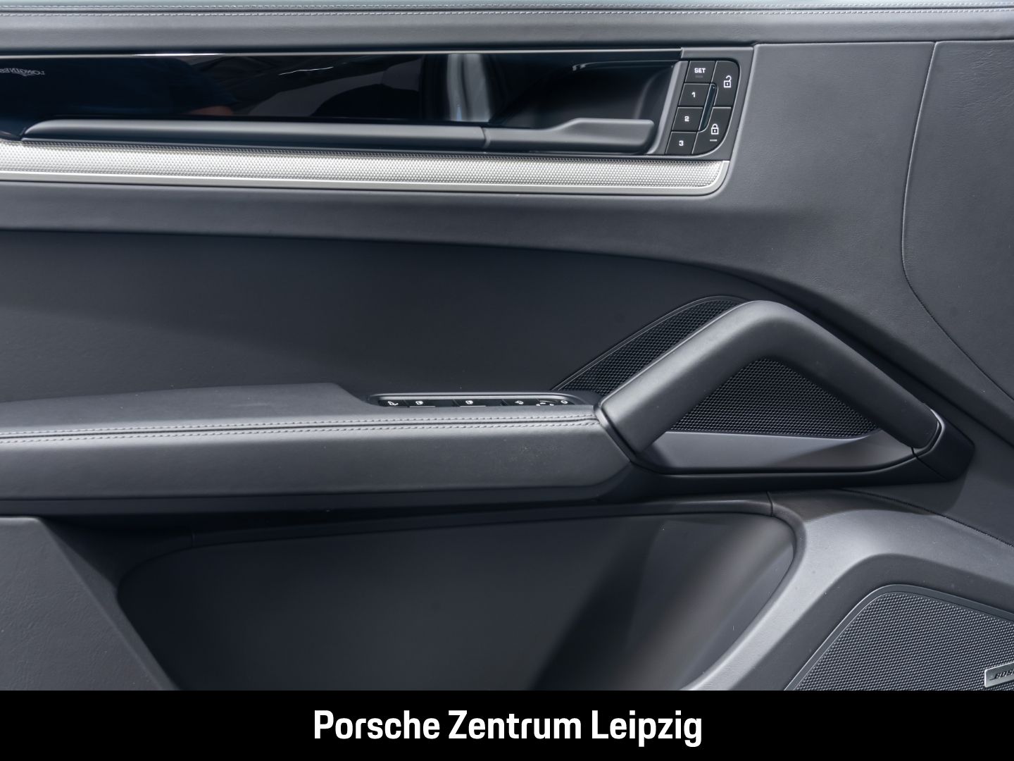 Porsche Cayenne E-Hybrid Coupe Massage el.AHK InnoDrive