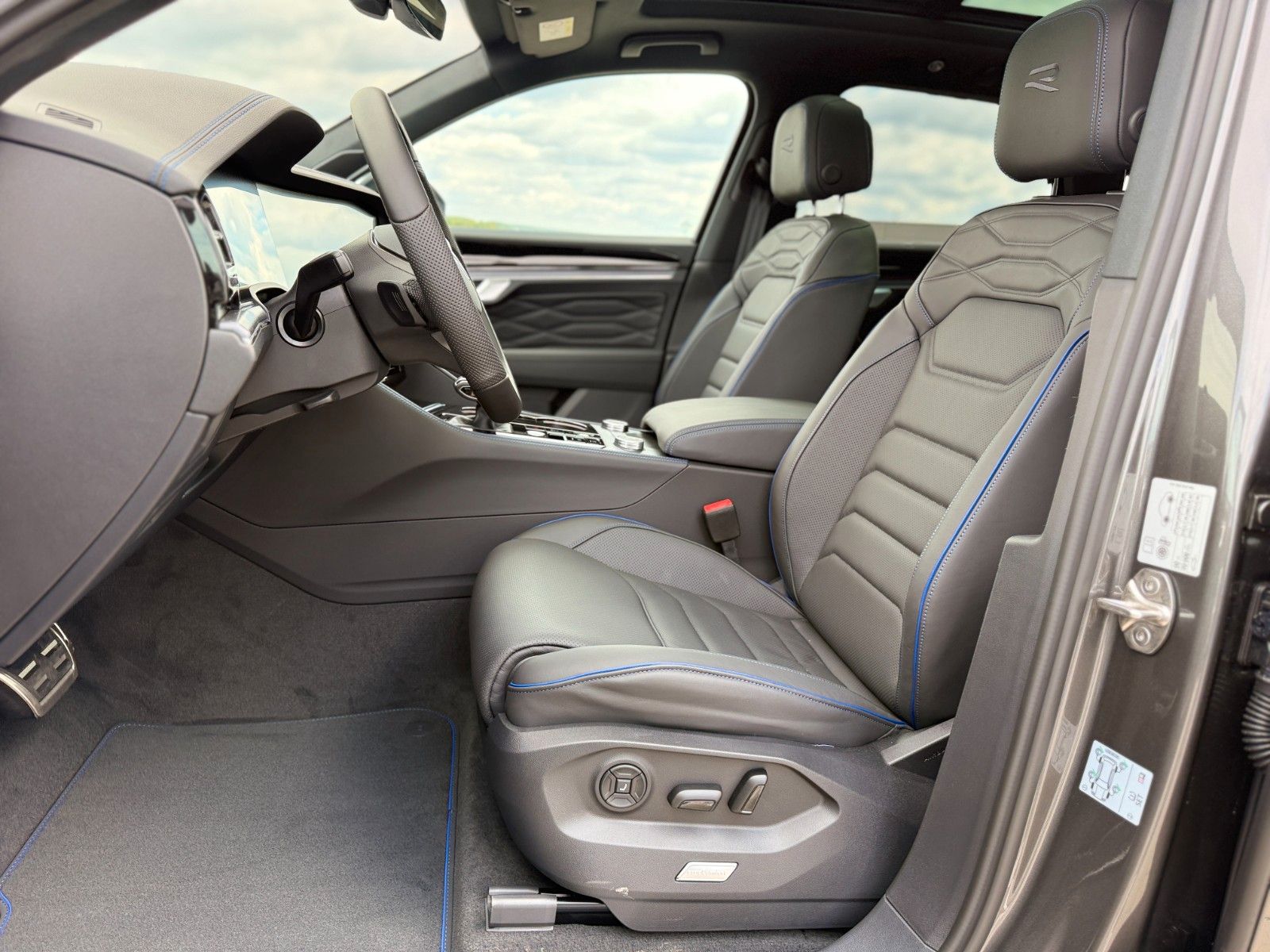 Volkswagen Touareg R eHYBRID+FINAL EDITION+AHK+PANO