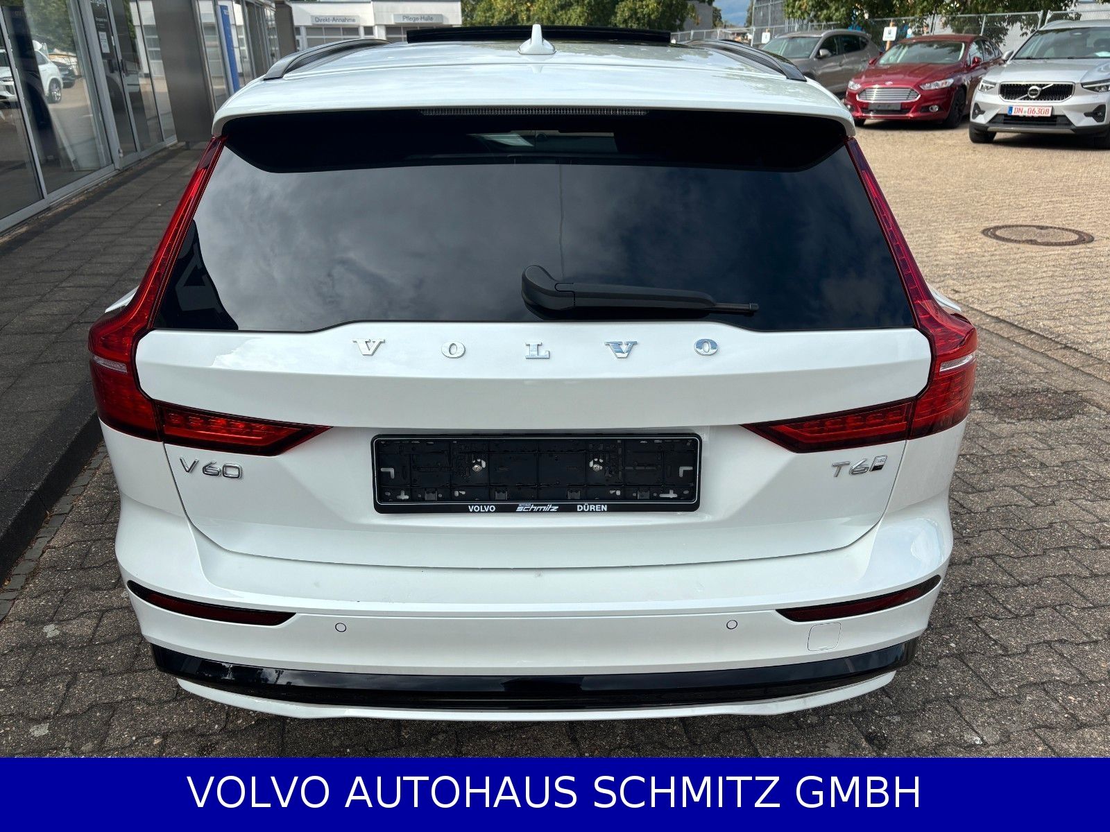 Volvo V60 T6 Ultra Dark Plug-In AWD Bowers AHK