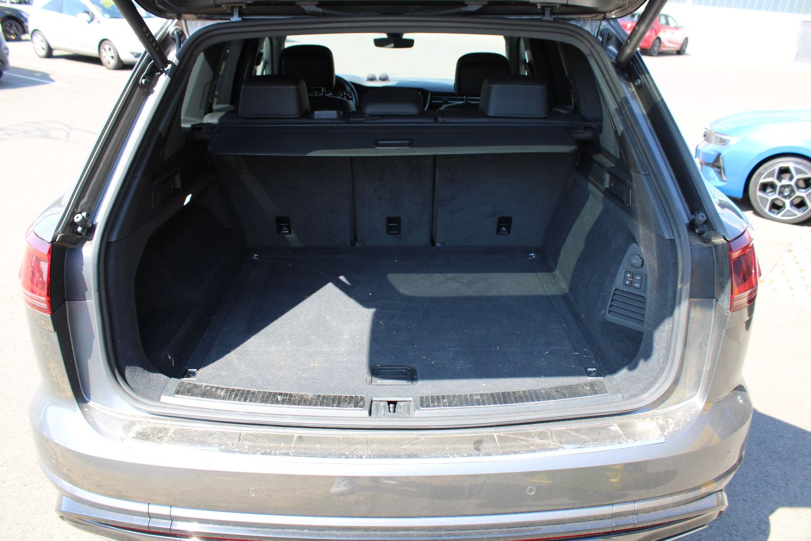 Volkswagen Touareg 3.0 TDI4Motion R-Line/Leder/LED/ACC/AHK