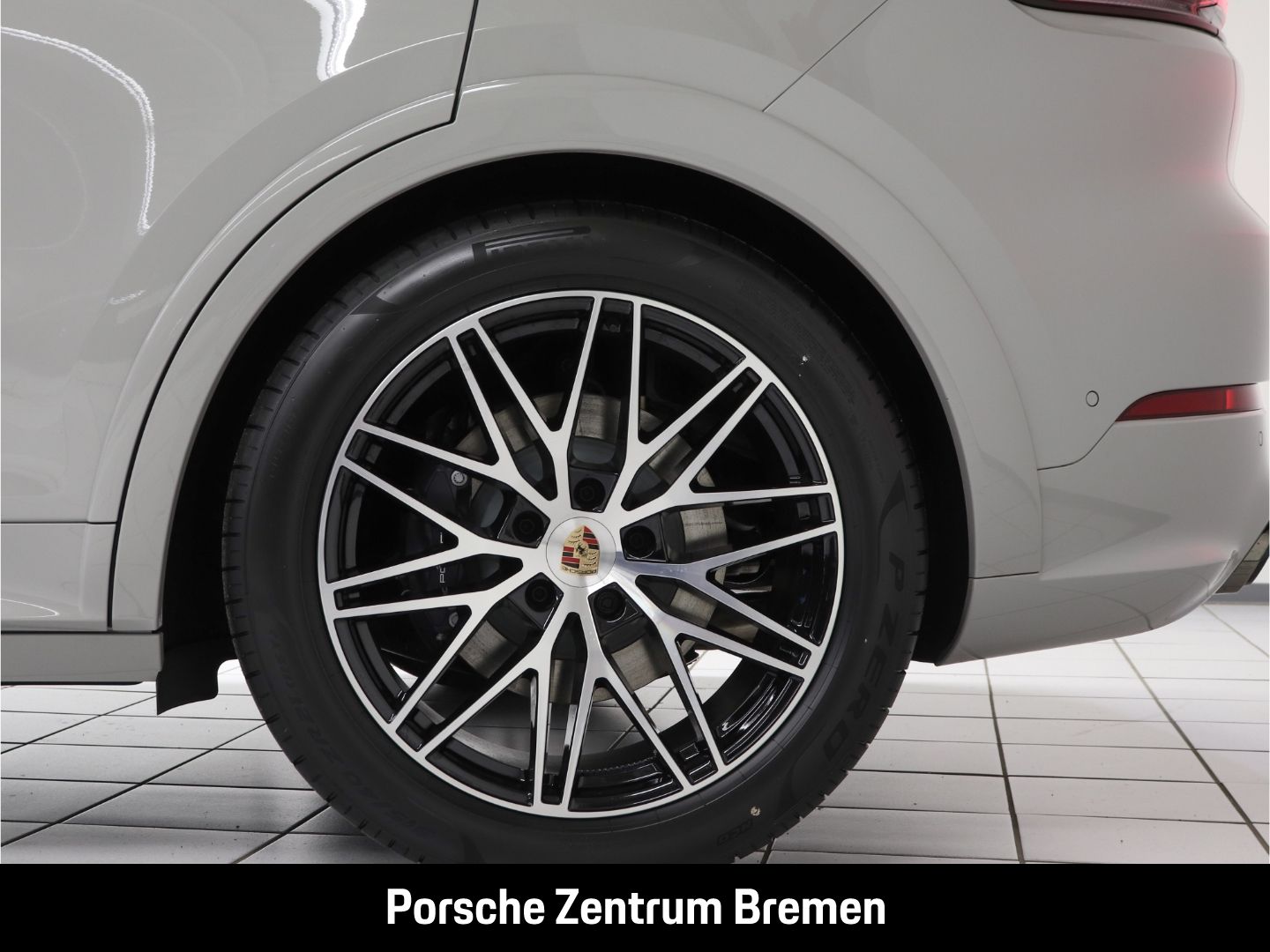 Porsche Cayenne E-Hybrid Coupe Sport Design HD-Matrix-LE