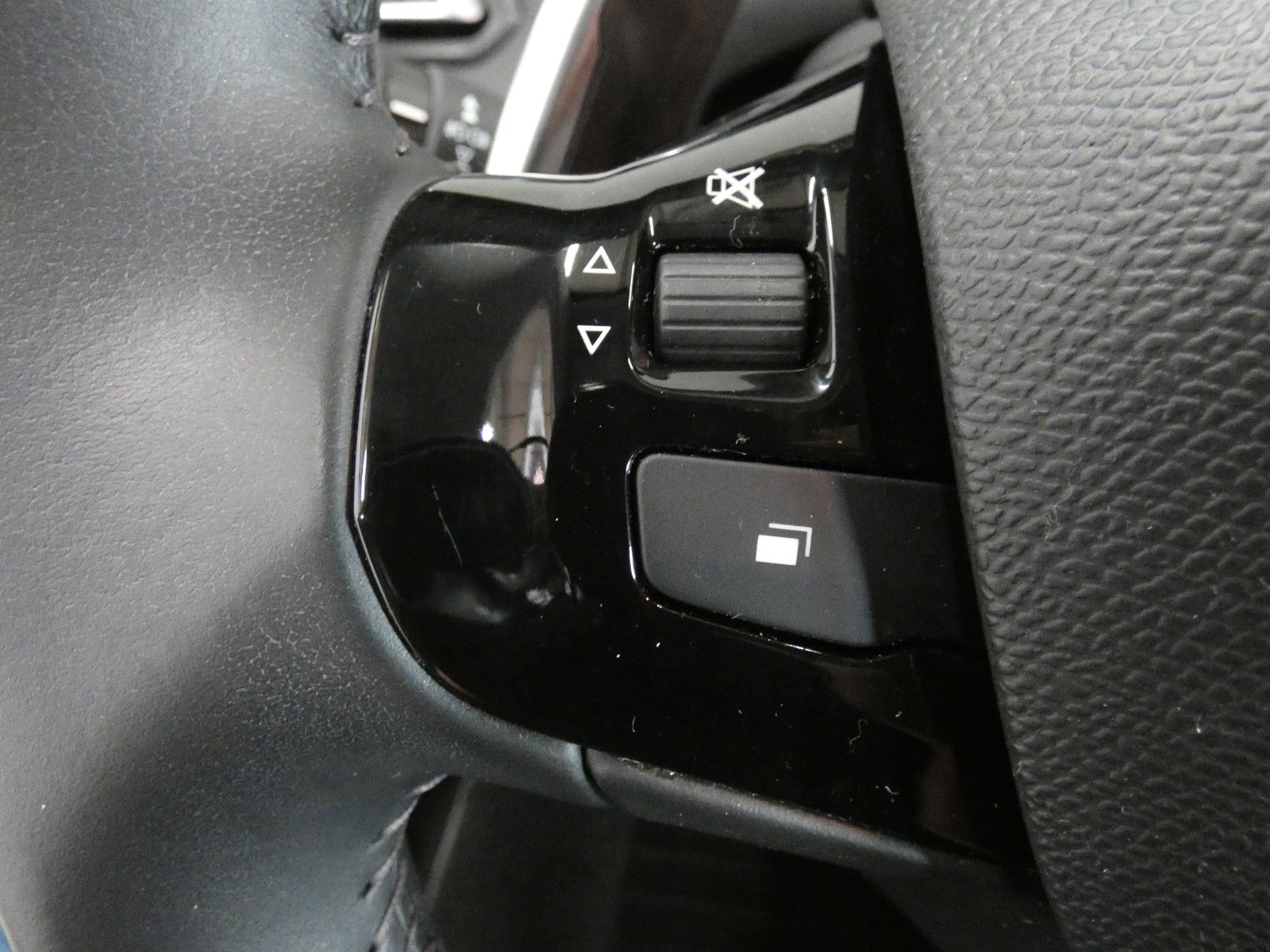 Peugeot 308 SW 1.5 HDi Active Pack - Samsaru's Car Outlet
