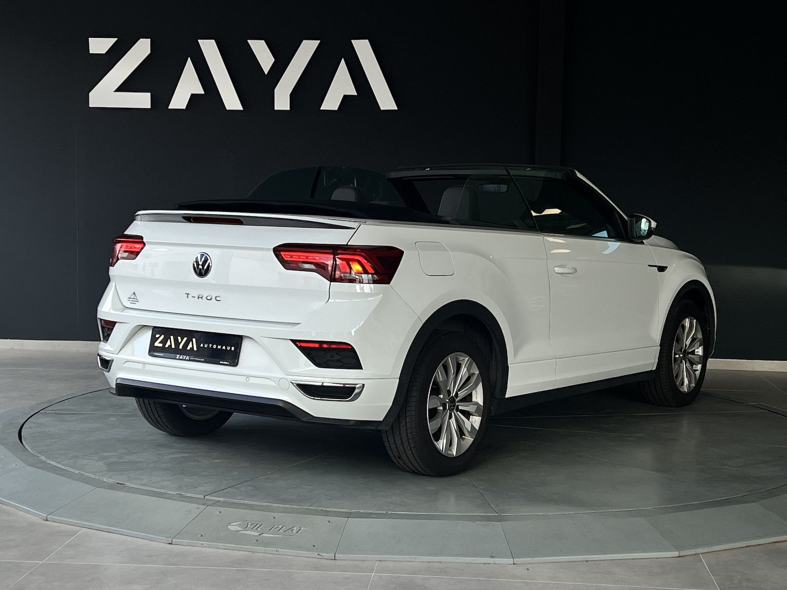 Volkswagen T-Roc 1.5 TSI R-Line - Samsaru's Car Outlet