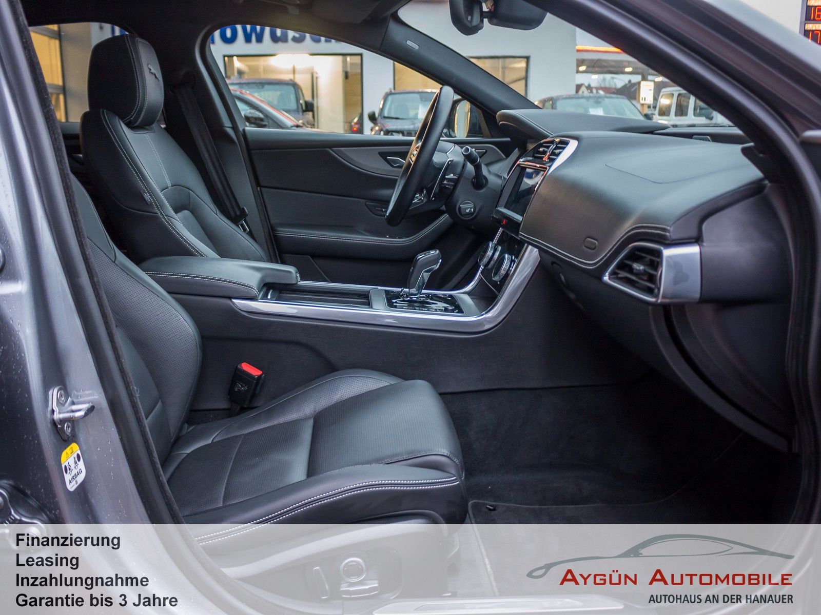 Jaguar XE D200 RWD R-Dynamic Black*ACC*AHK*HUD*Pano*
