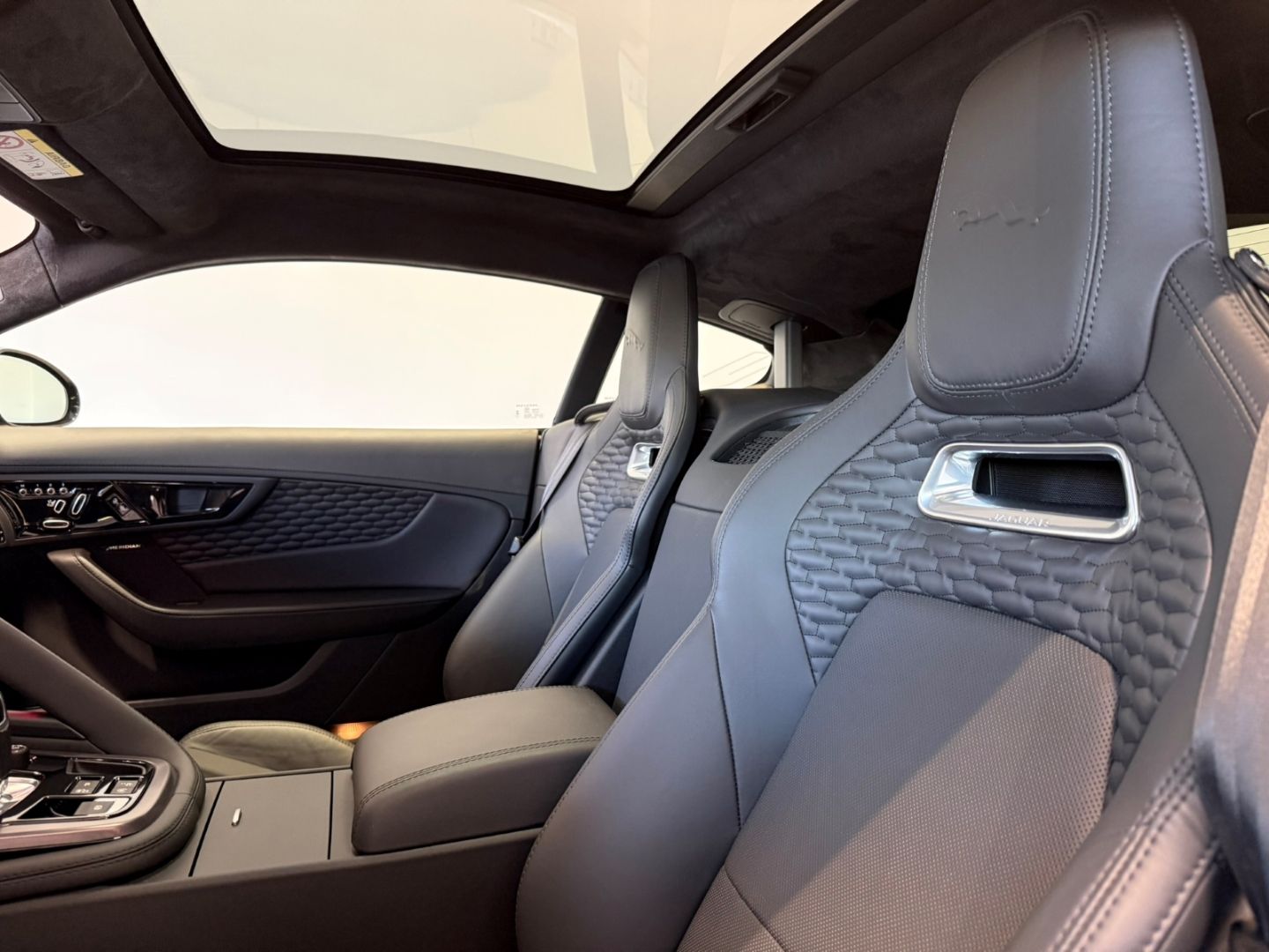 Jaguar F-Type P450 AWD Coupe 75 GLASDACH SITZKÜHLUNG