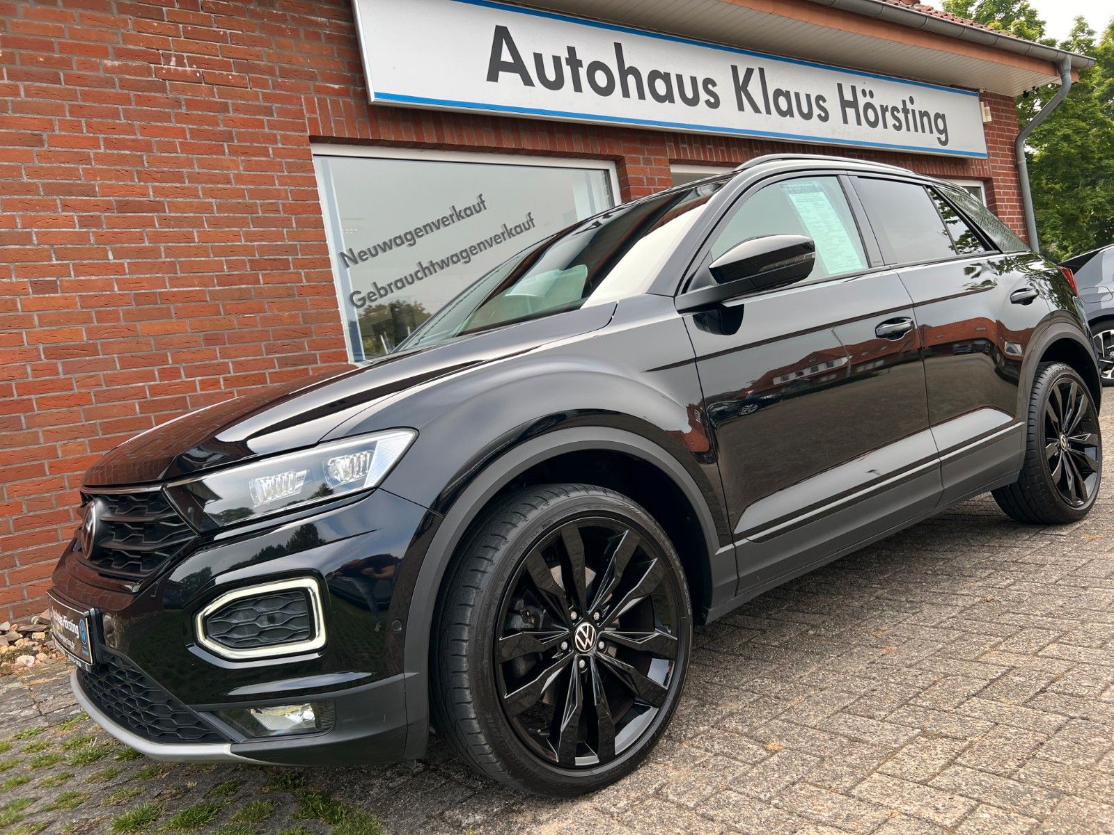 Volkswagen T-Roc 1.5TSi DSG Black - Samsaru's Car Outlet