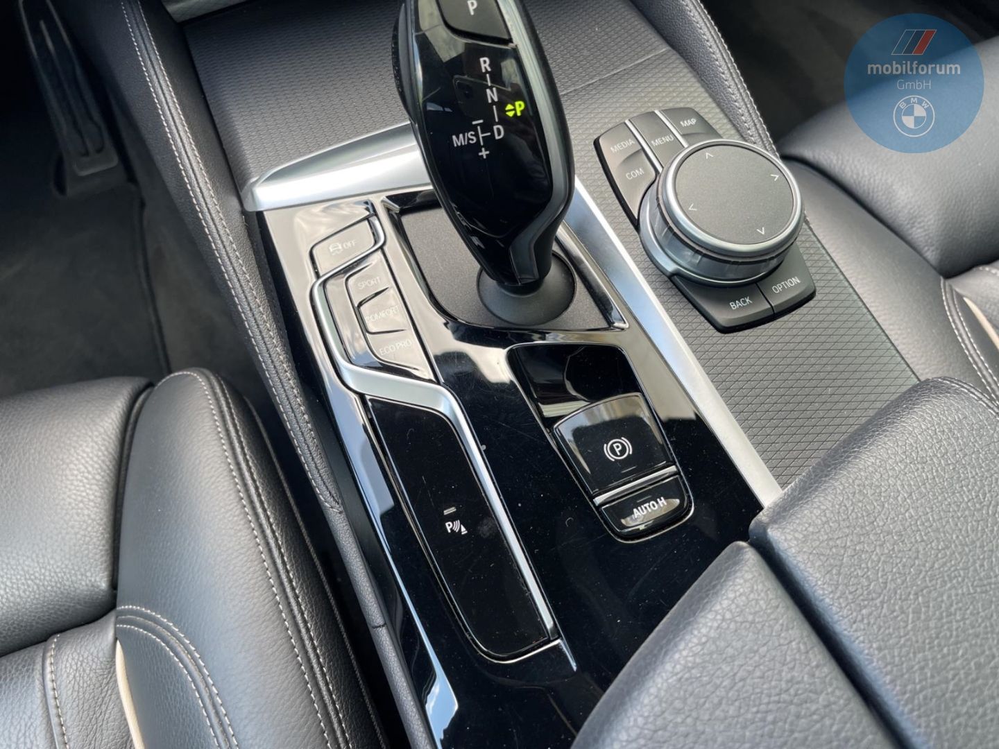BMW 530 i Touring M-Sport AHK StandHZG Panorama