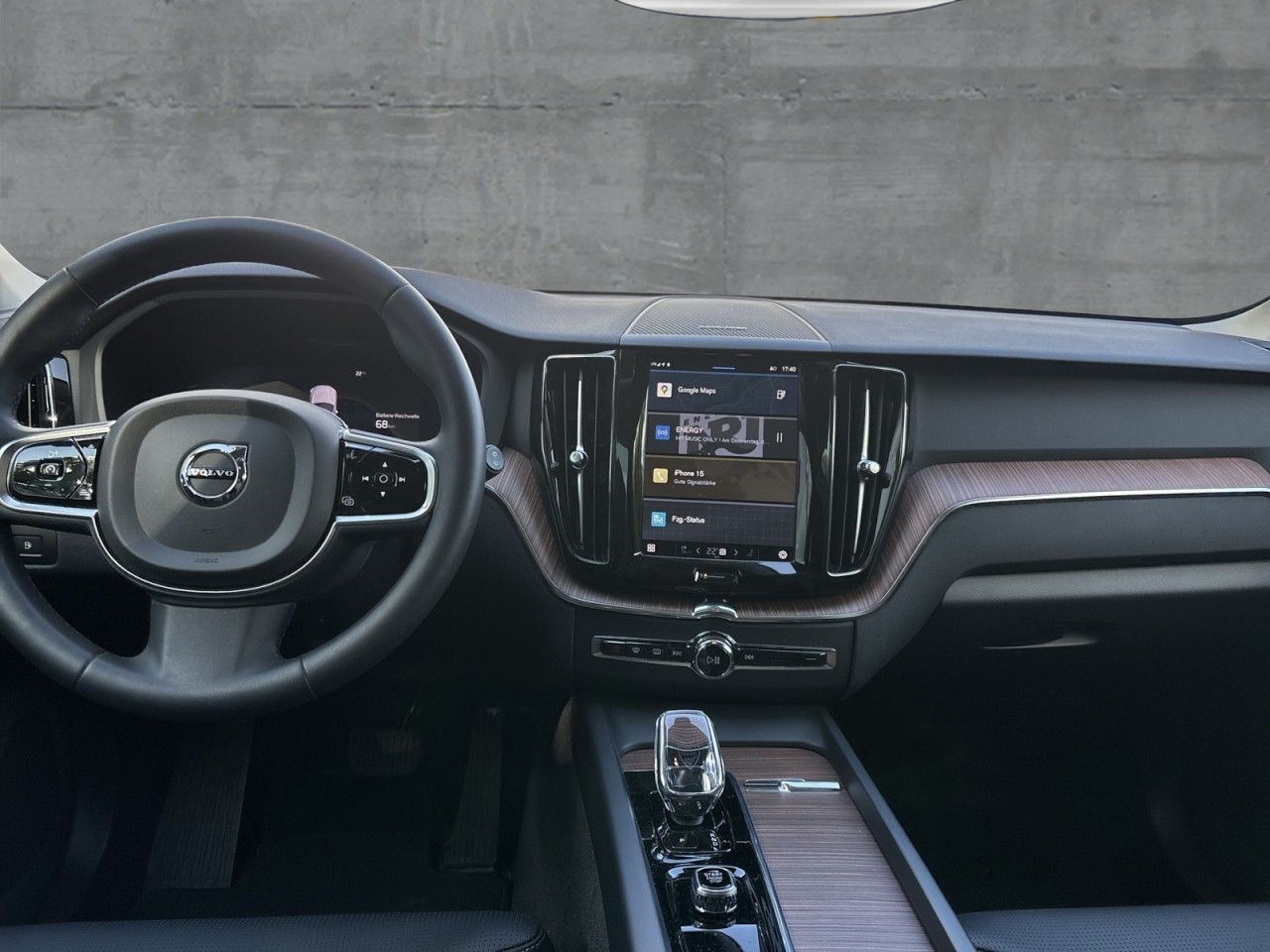 Volvo XC60 T6 AWD Plus Dark Plug-In - Samsaru's Car Outlet