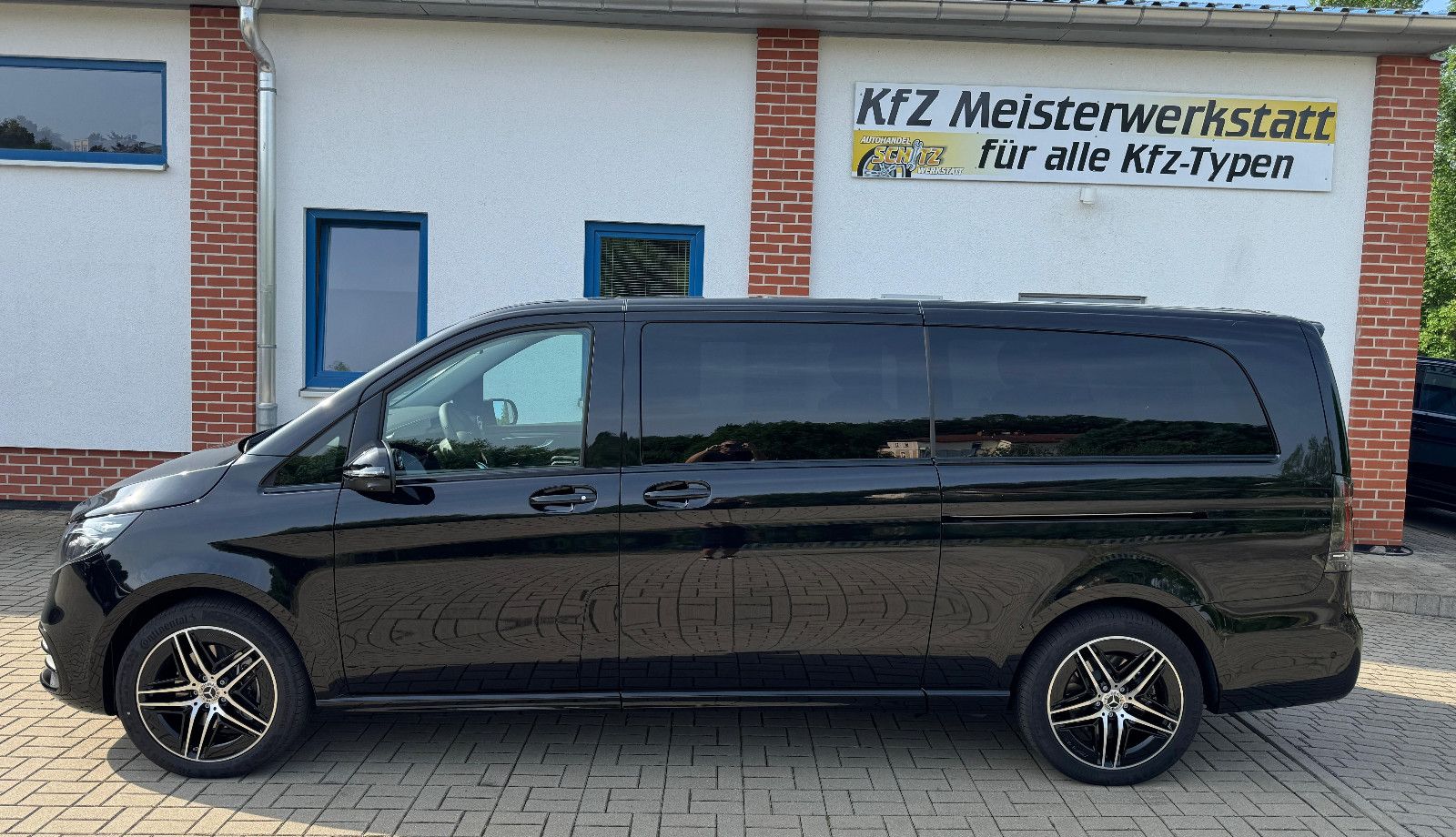 Mercedes-Benz V 300d AVANGARDE AMG - Samsaru's Car Outlet