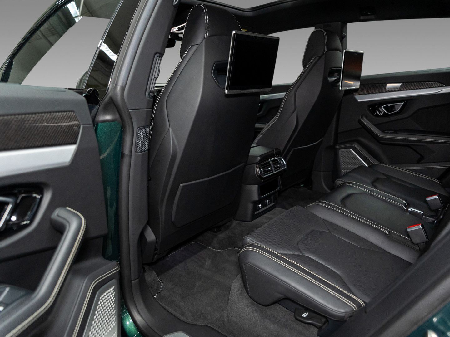 Lamborghini Urus - Samsaru's Car Outlet
