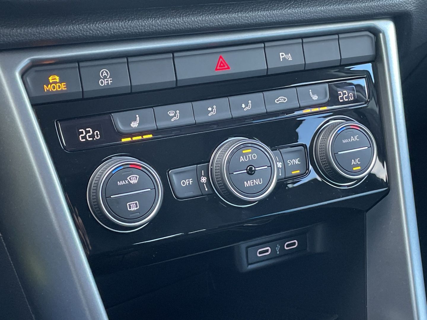 Volkswagen T-Roc 1.5 TSI DSG R-Line - Samsaru's Car Outlet