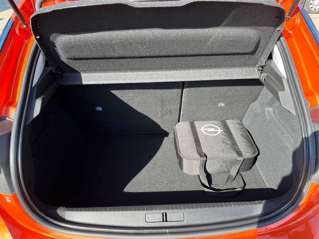 Opel Corsa -e Elegance - Samsaru's Car Outlet