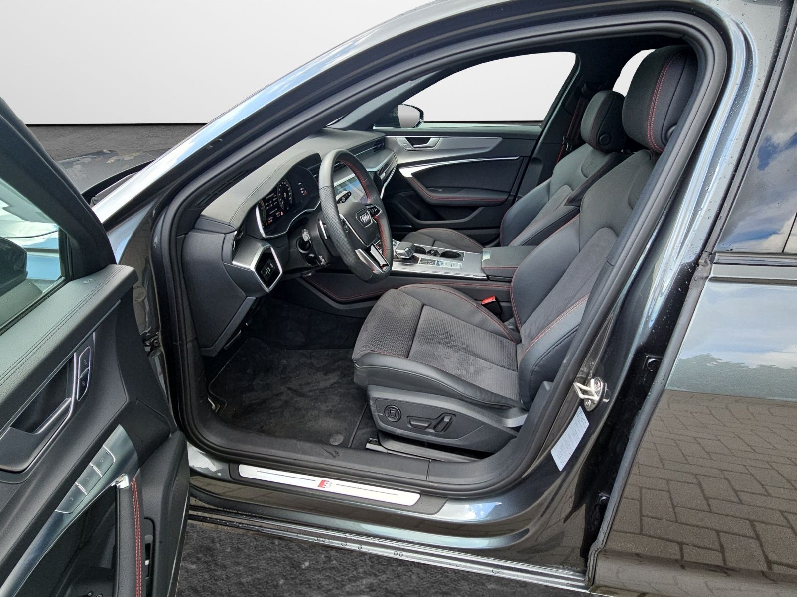 Audi A6 Avant TFSI 55 e quattro S tronic S line  Head