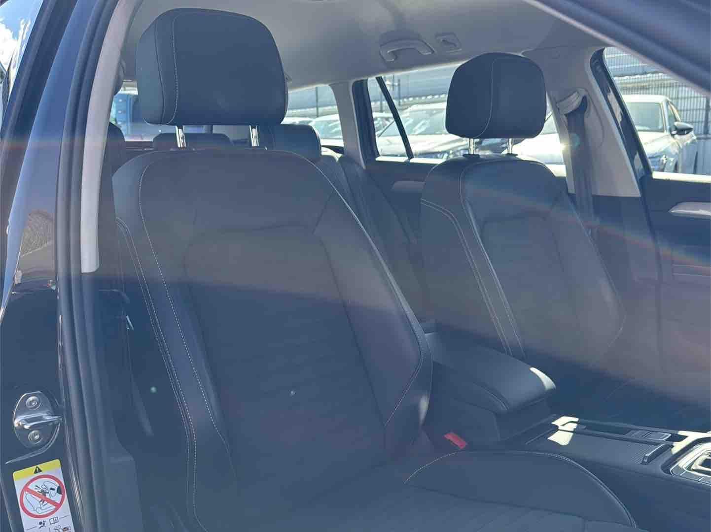Volkswagen Passat Variant GTE - Samsaru's Car Outlet