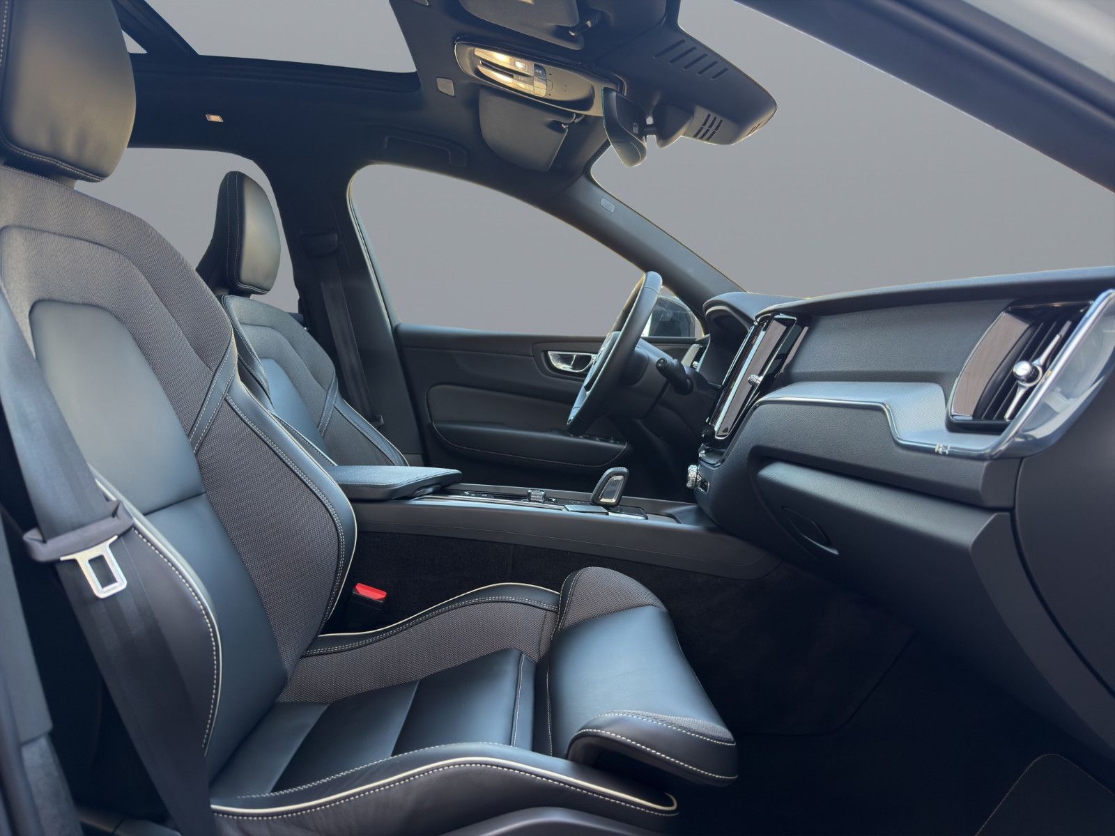 Volvo XC60 T8 R Design Plug-In Hybrid AWD+Headup+Pano