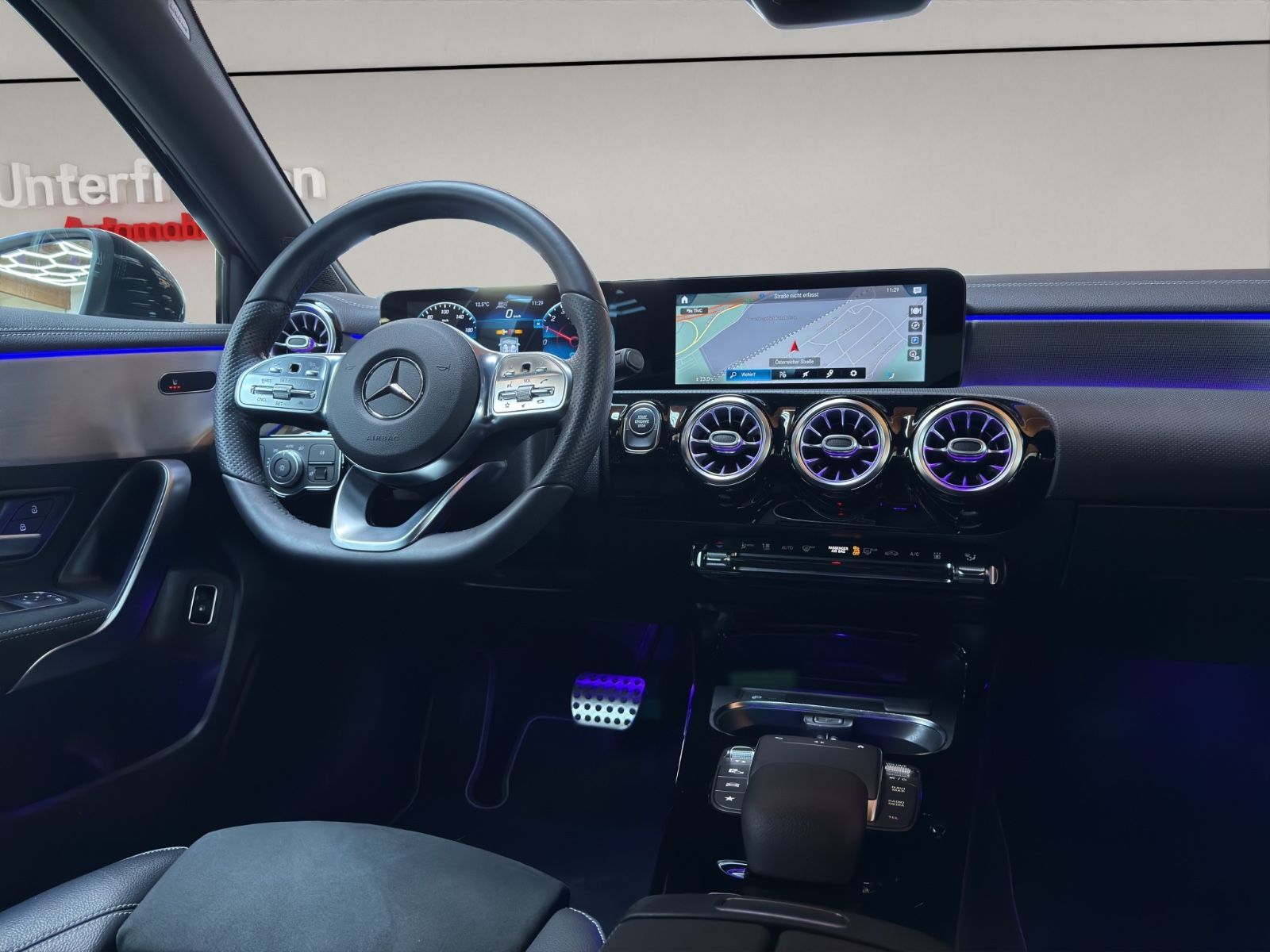 Mercedes-Benz A 250 e AMG LINE - Samsaru's Car Outlet