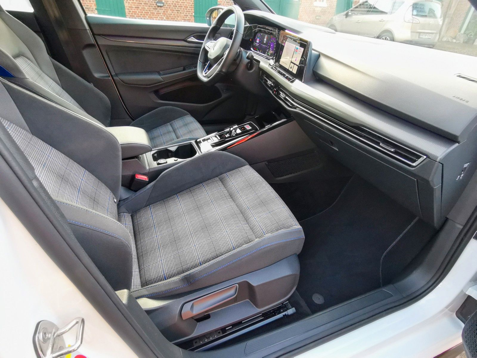 Volkswagen Golf VIII GTE Hybrid - Samsaru's Car Outlet