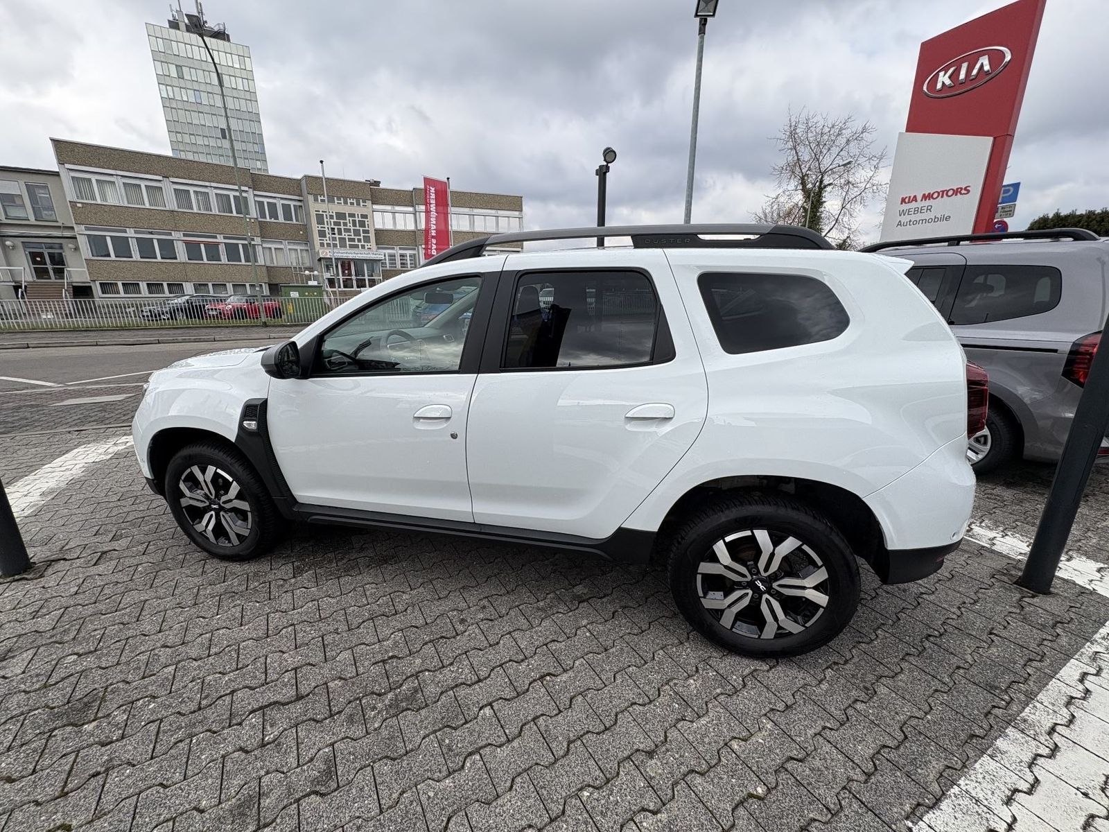 Dacia Duster TCe 150 Journey+ 4WD - Samsaru's Car Outlet