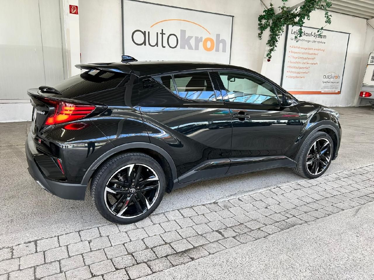 Toyota C-HR Hybrid GR Sport Black Edition - Samsaru's Car Outlet