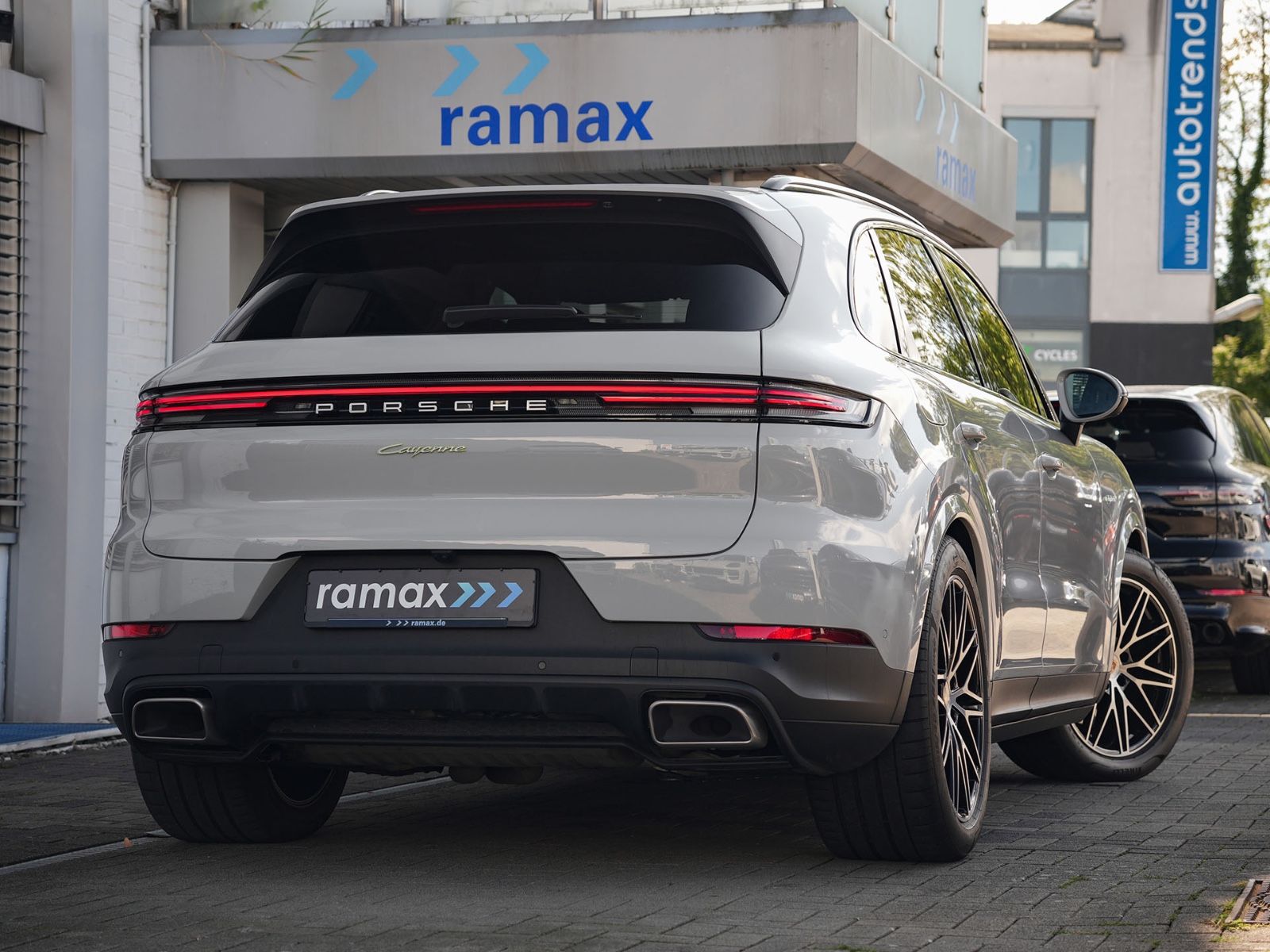 Porsche E-Hybrid INNODRIVE-LUFTF.-PANO-AHK-MASSAGE-VOLL
