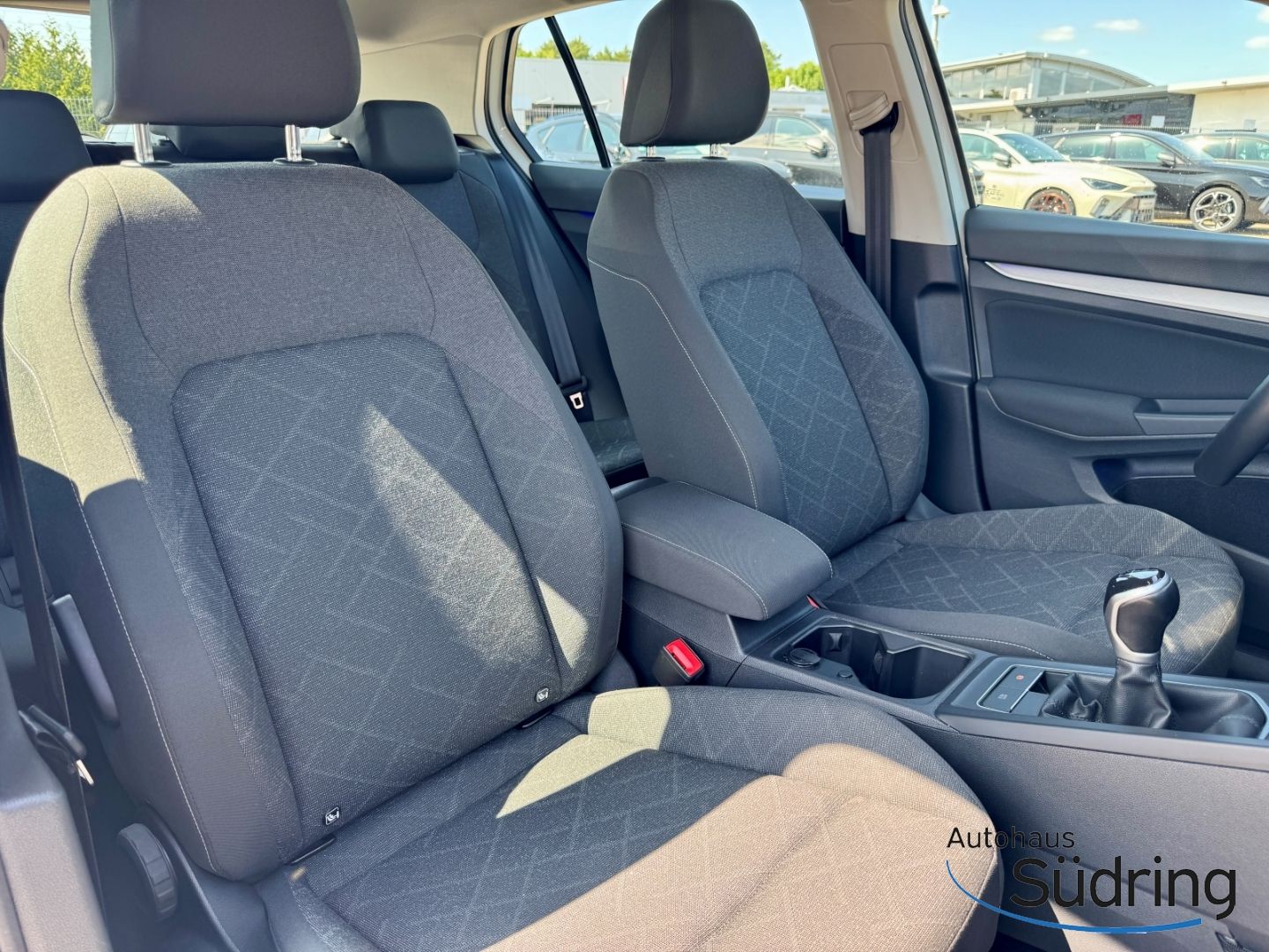 Volkswagen Golf VIII 1.0 TSI Life - Samsaru's Car Outlet