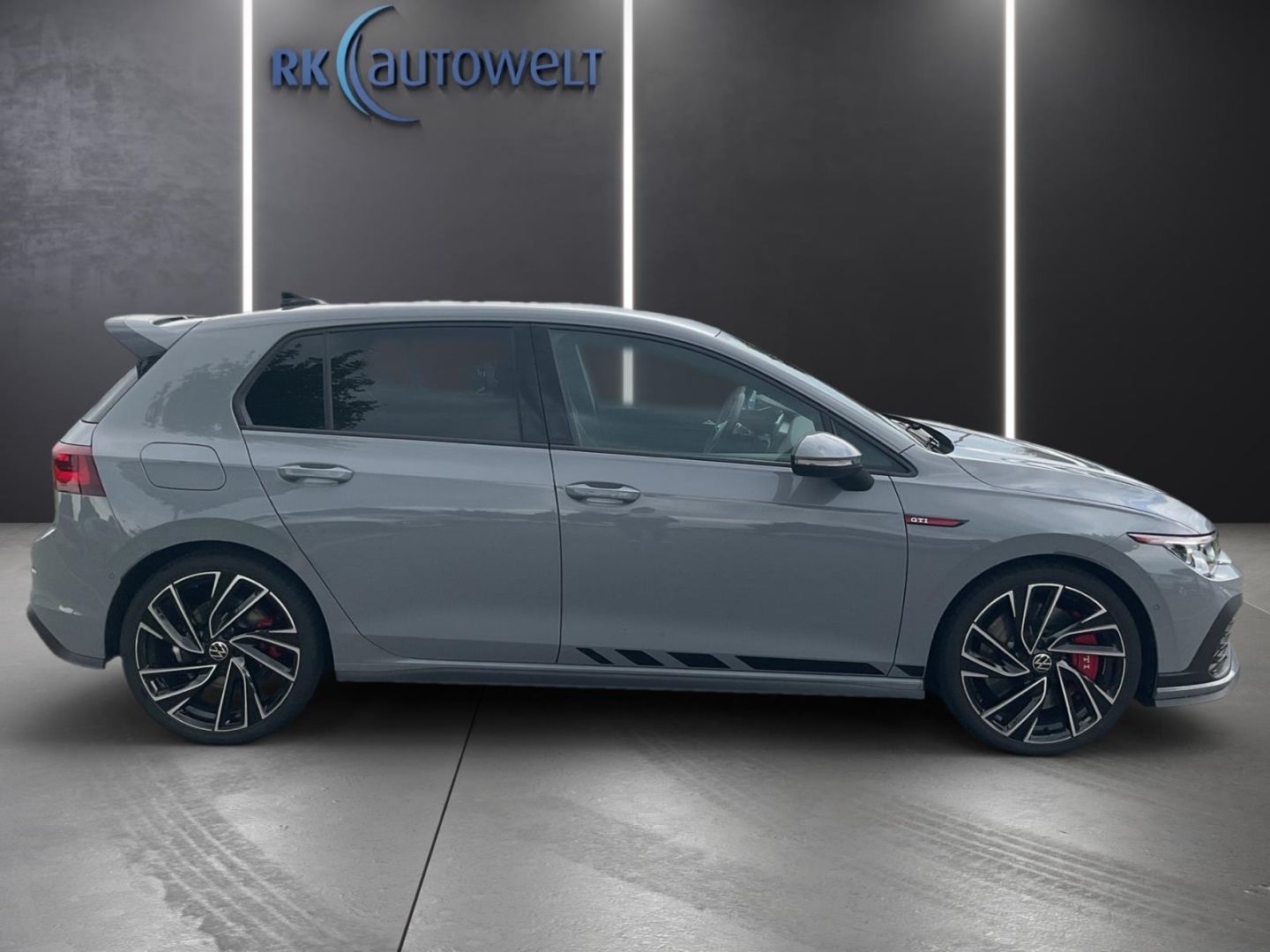 Volkswagen Golf 8 VIII Clubsport 2.0 TSI - Samsaru's Car Outlet