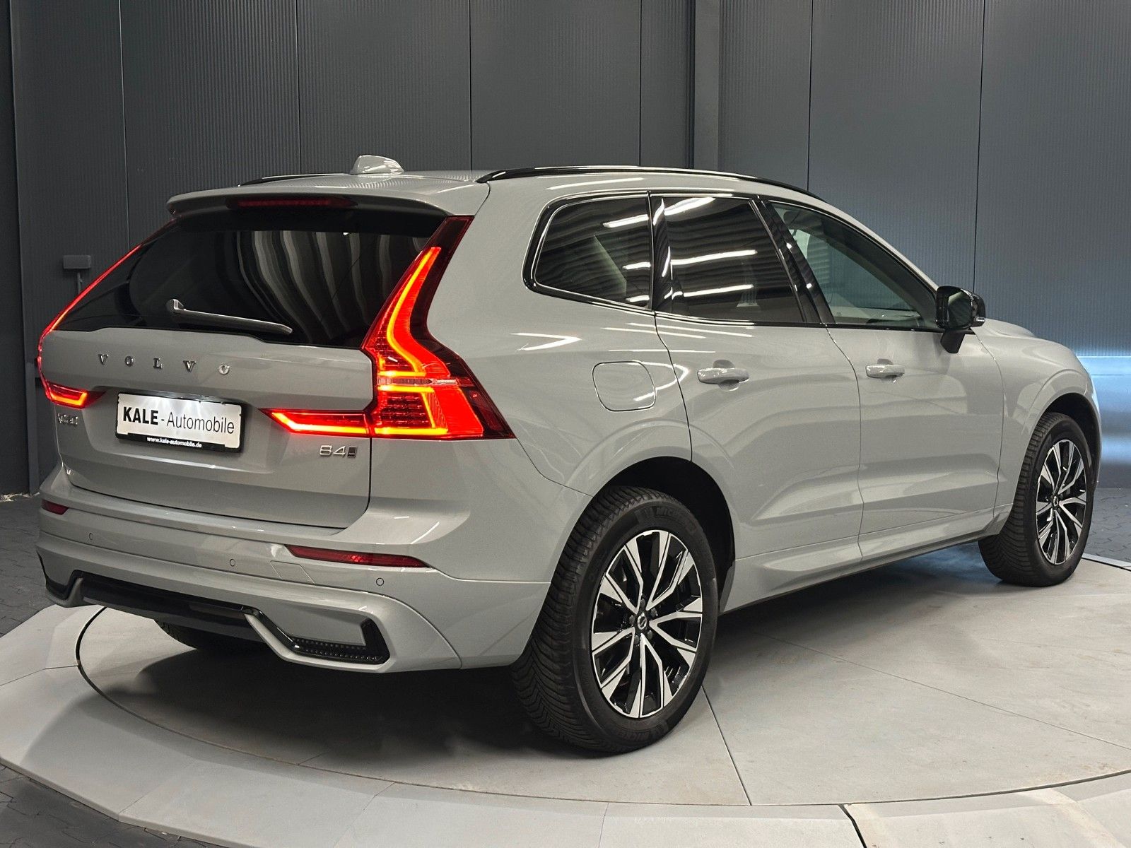 Volvo XC60 Plus Dark AWD *LEDER/Sport*AHK*Business*