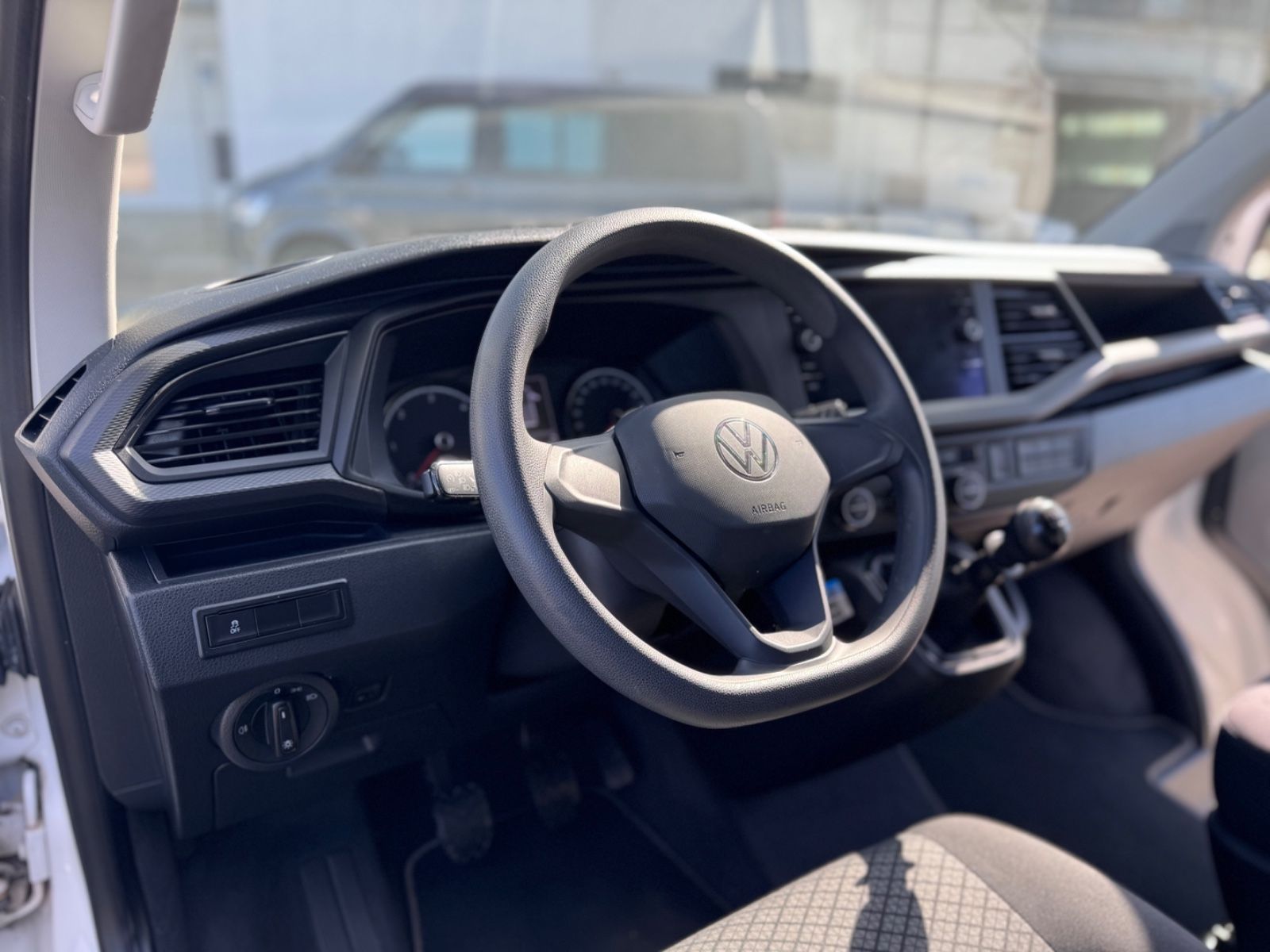Volkswagen T6.1 Multivan - Samsaru's Car Outlet